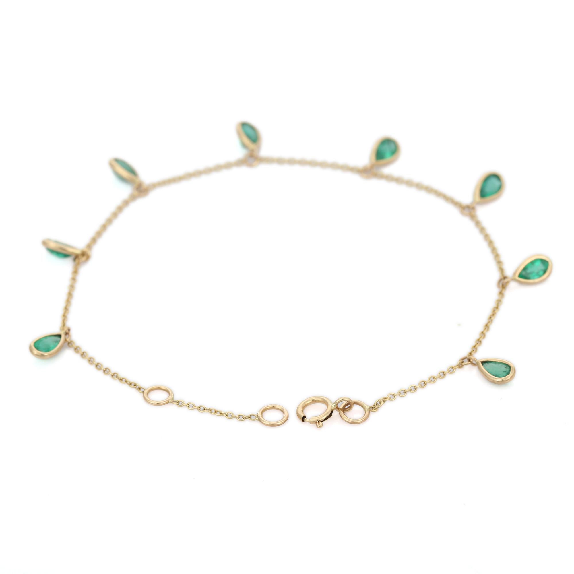 1.62 Carat Emerald Chain Bracelet in 18K Yellow Gold  In New Condition For Sale In Houston, TX
