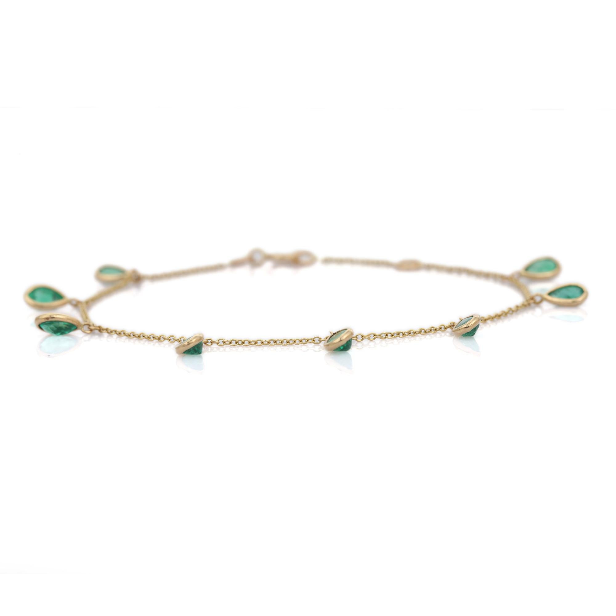 Bracelet à breloques VR Jewels en or jaune massif 18 carats avec émeraudes en poire en vente 1