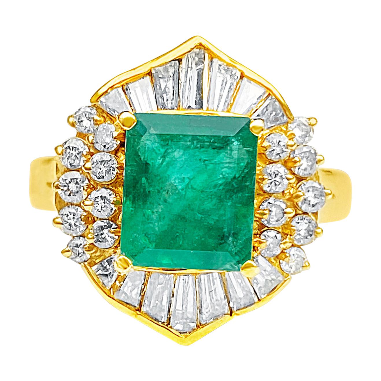 1.62 Carat Emerald-Cut Colombian Emerald and Diamond 18 Karat Yellow Gold Ring For Sale