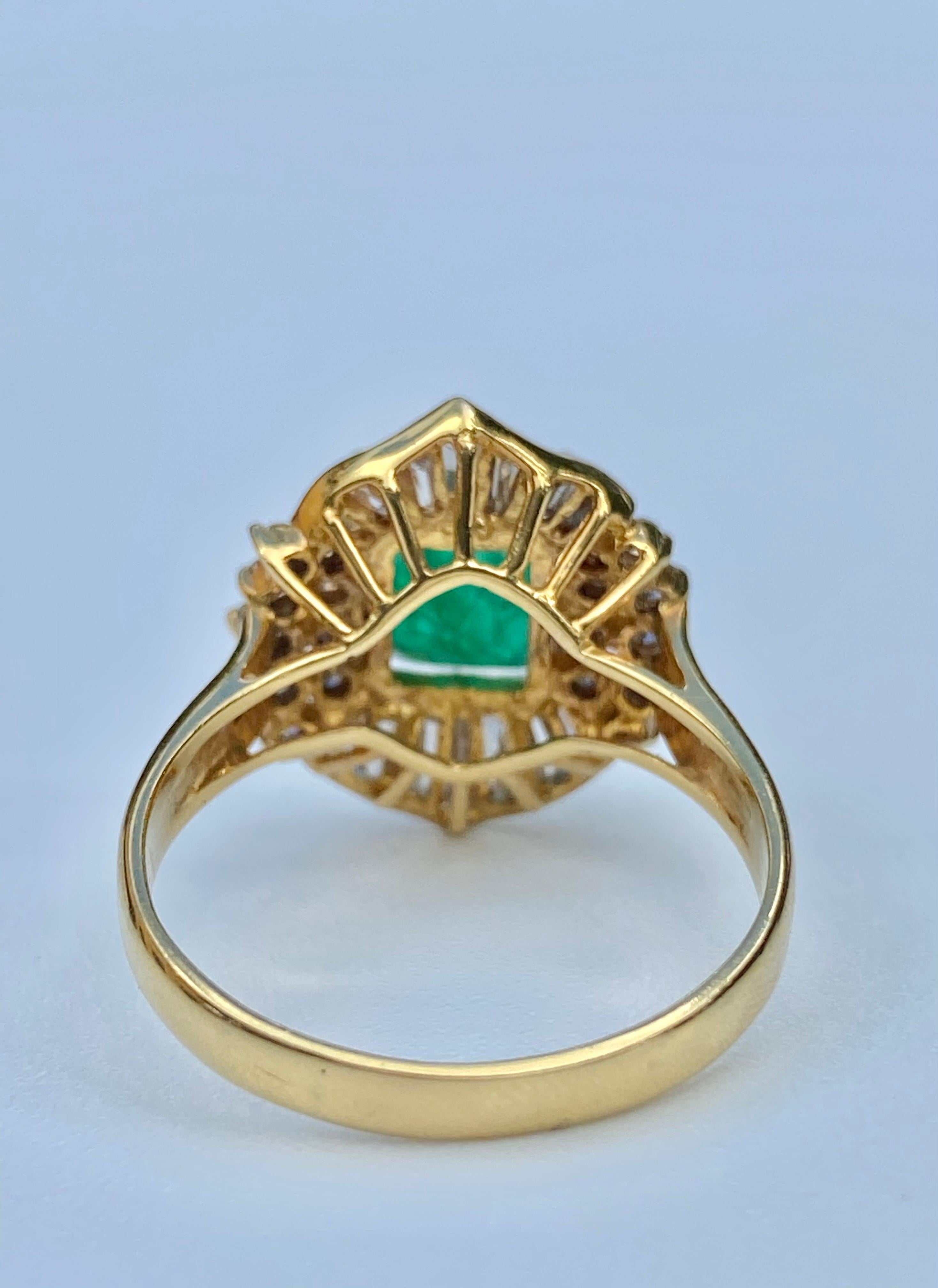 Women's 1.62 Carat Emerald-Cut Colombian Emerald and Diamond 18 Karat Yellow Gold Ring For Sale