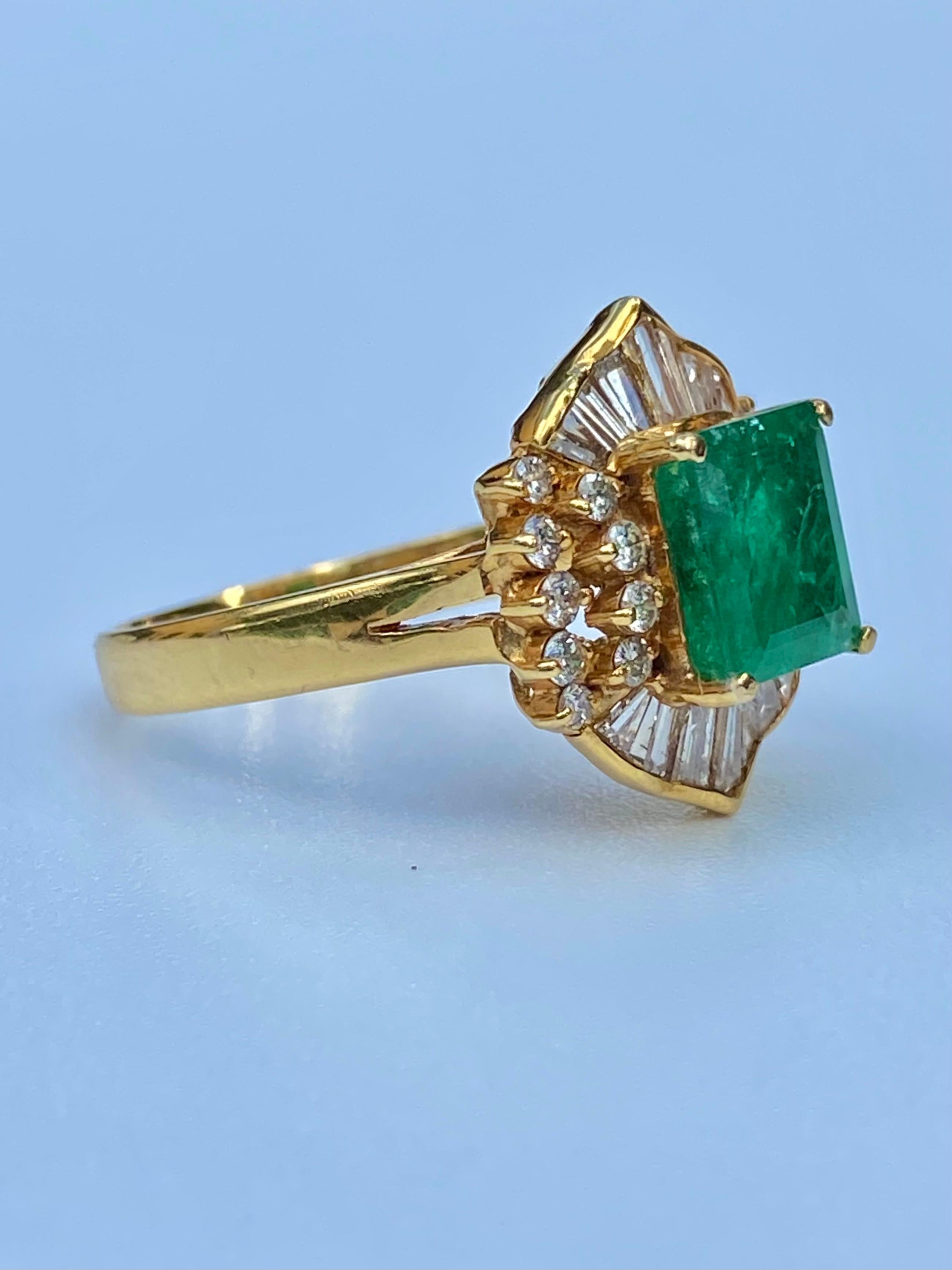 1.62 Carat Emerald-Cut Colombian Emerald and Diamond 18 Karat Yellow Gold Ring For Sale 1