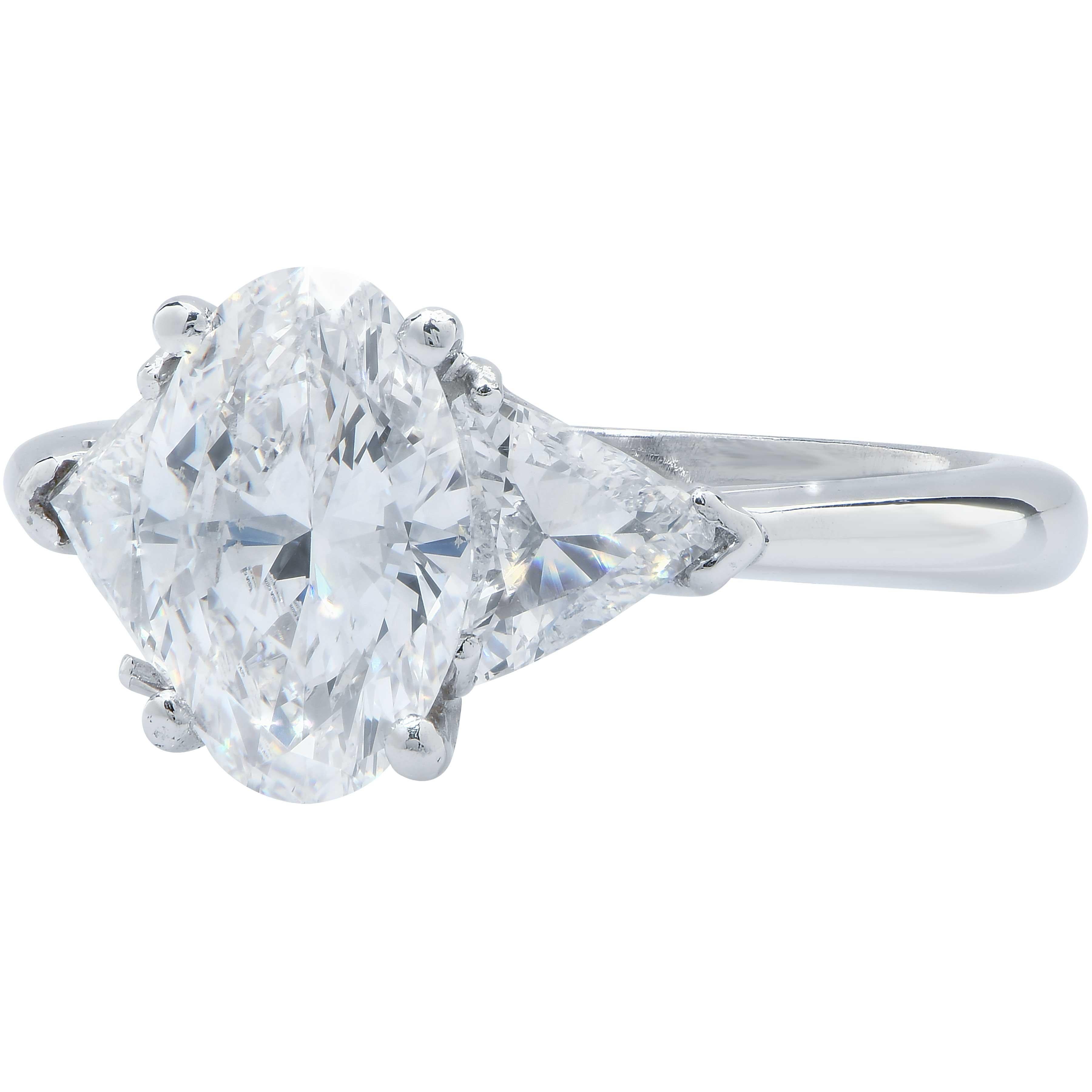 1.62 Carat GIA Graded D/VS2 Oval Cut Diamond Platinum Engagement Ring In Excellent Condition In Bay Harbor Islands, FL