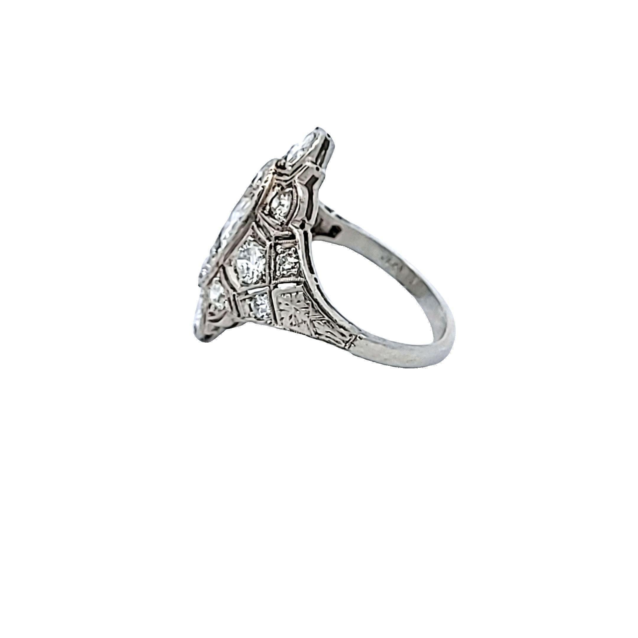 Titre :
Bague Art déco avec diamant taille européenne ancienne J I1 de 1,62 carat


Le style :
Art déco


Métal :
Platine


Pierre précieuse 1 :
Diamant de 0,7 carat


Nombre de pierres :
1


Couleur :
J


La clarté :
I1


Forme :
Taille vieille