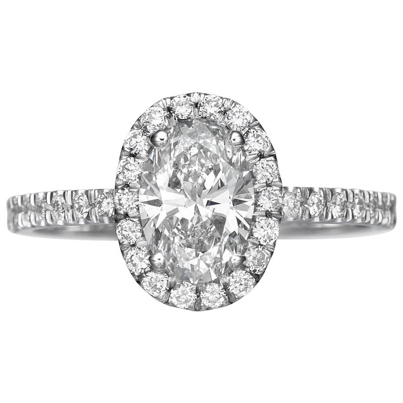 1.62 Carat Oval Cut Diamond Engagement Ring on 18 Karat White Gold For Sale