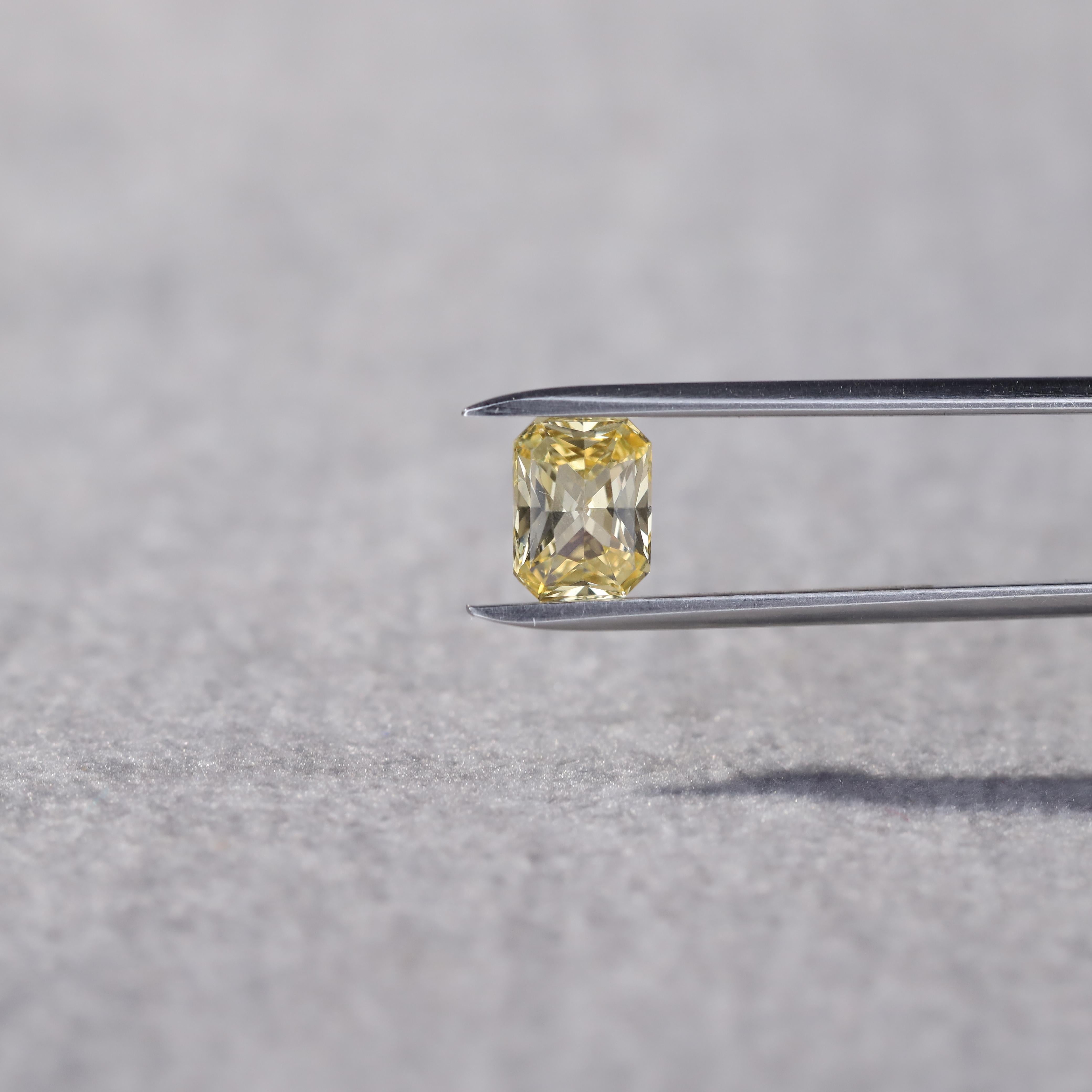 Women's 1.62 Carat Radiant Cut Natural Yellow Sapphire Loose Gemstone from Sri Lanka For Sale