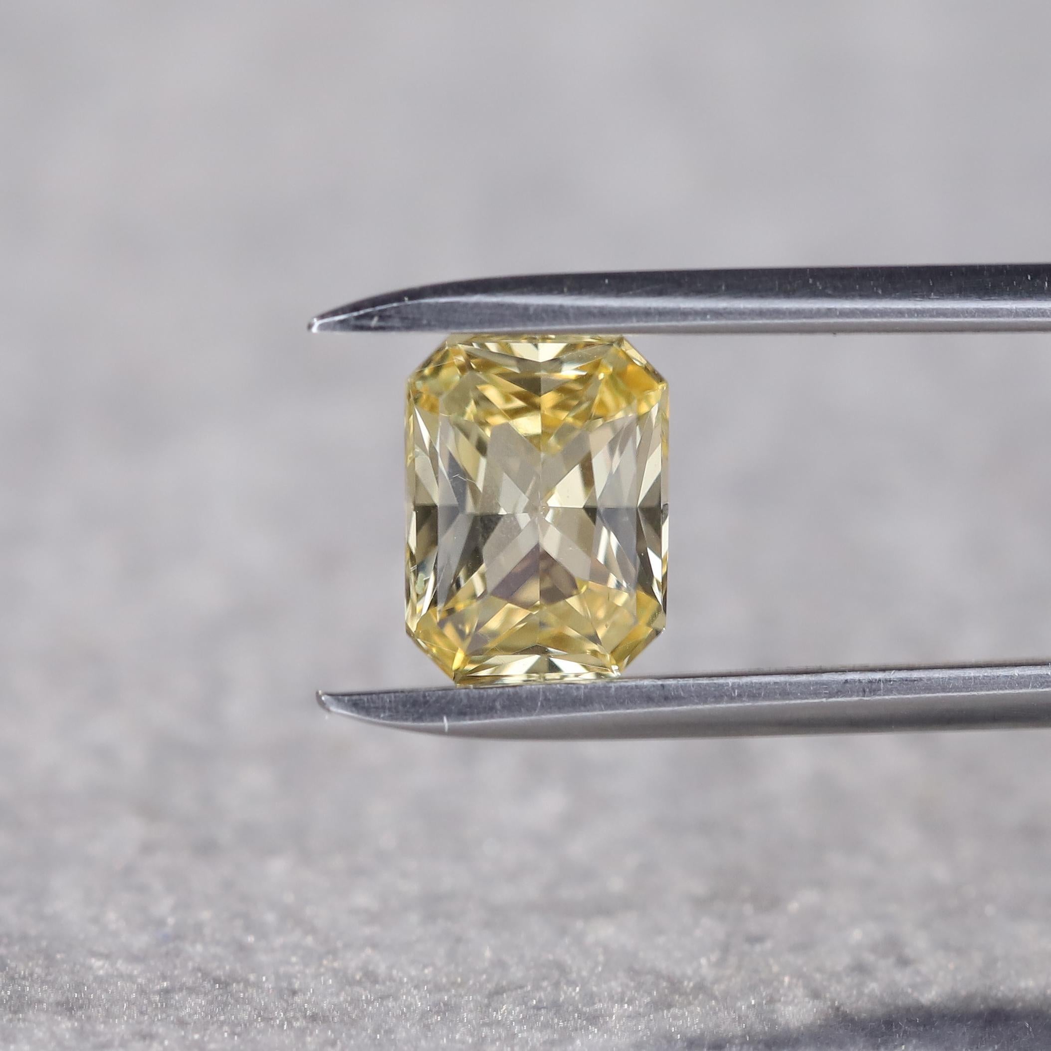 1.62 Carat Radiant Cut Natural Yellow Sapphire Loose Gemstone from Sri Lanka For Sale 1