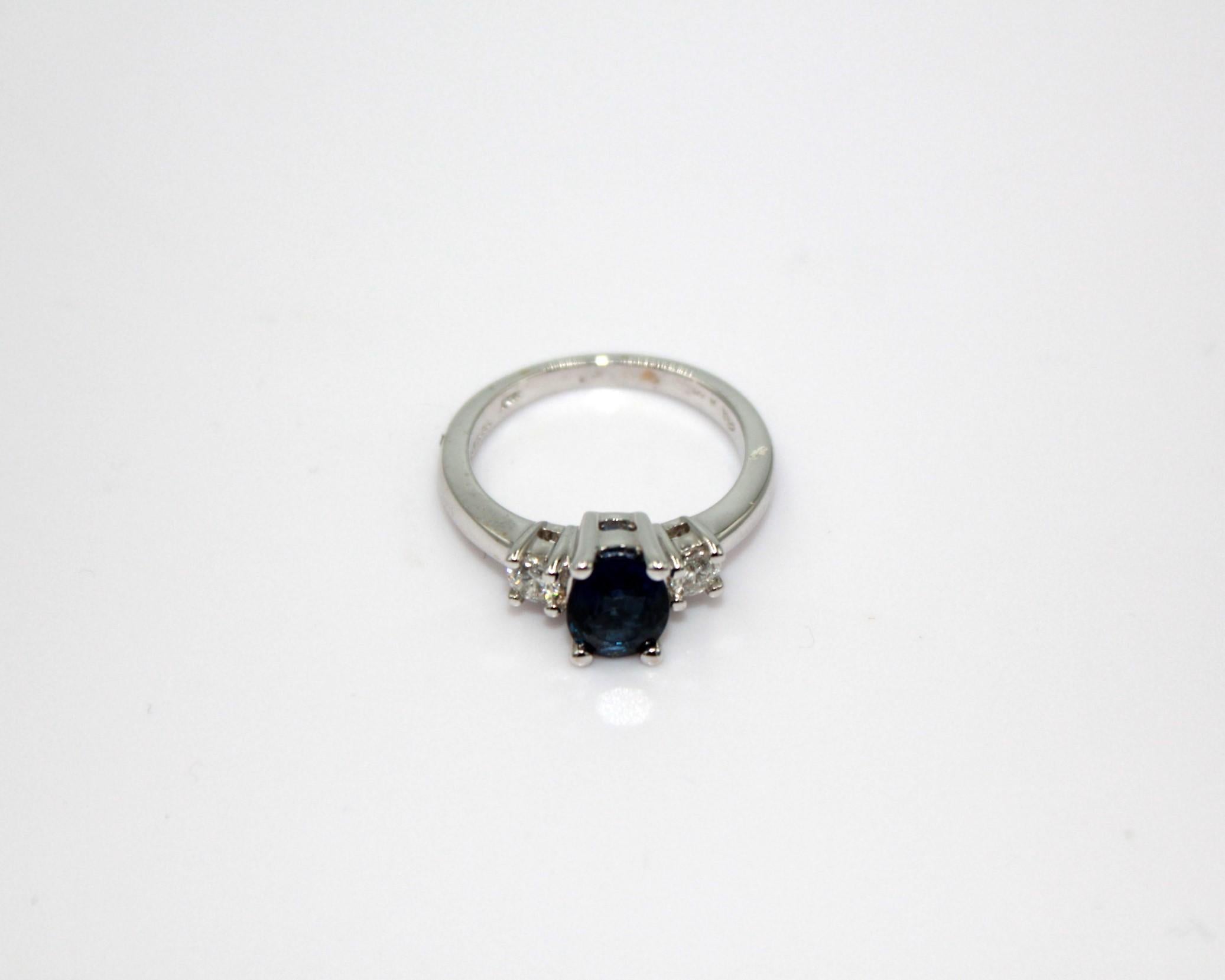 Women's 1.62 Carat Sapphire Diamond Ring For Sale
