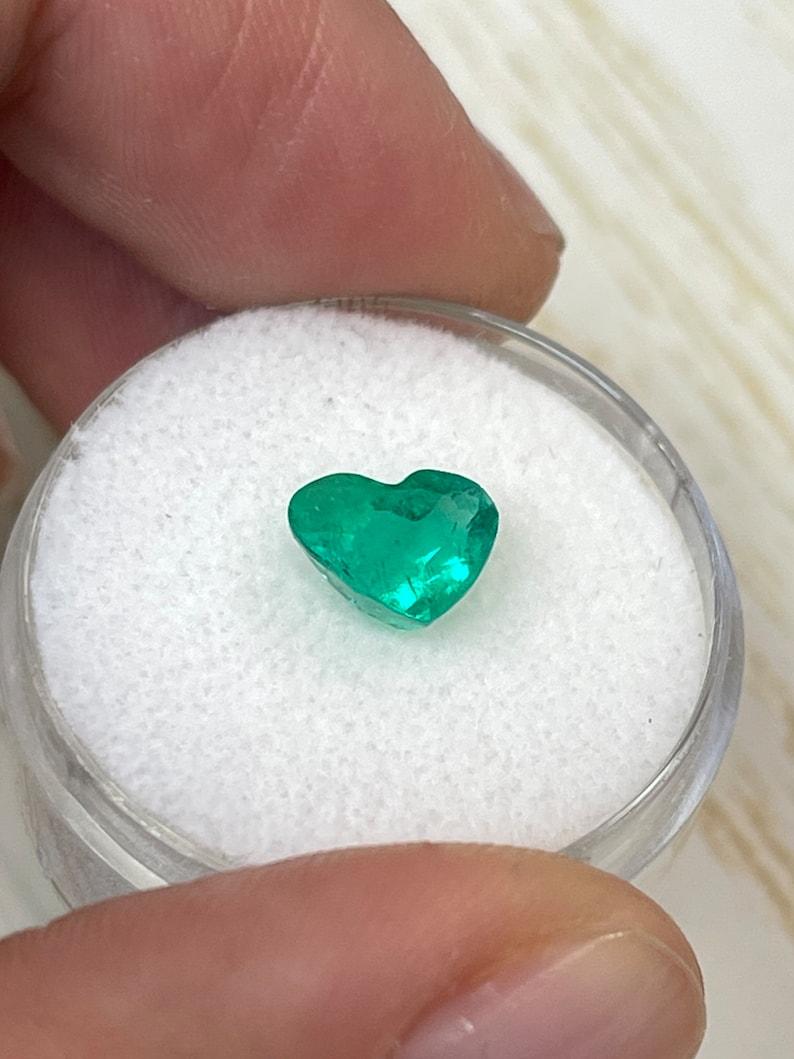 1,62 Karat VS Klarheit Herzschliff kolumbianischer Smaragd im Herzschliff  Grüner loser natürlicher Edelstein im Zustand „Neu“ im Angebot in Jupiter, FL