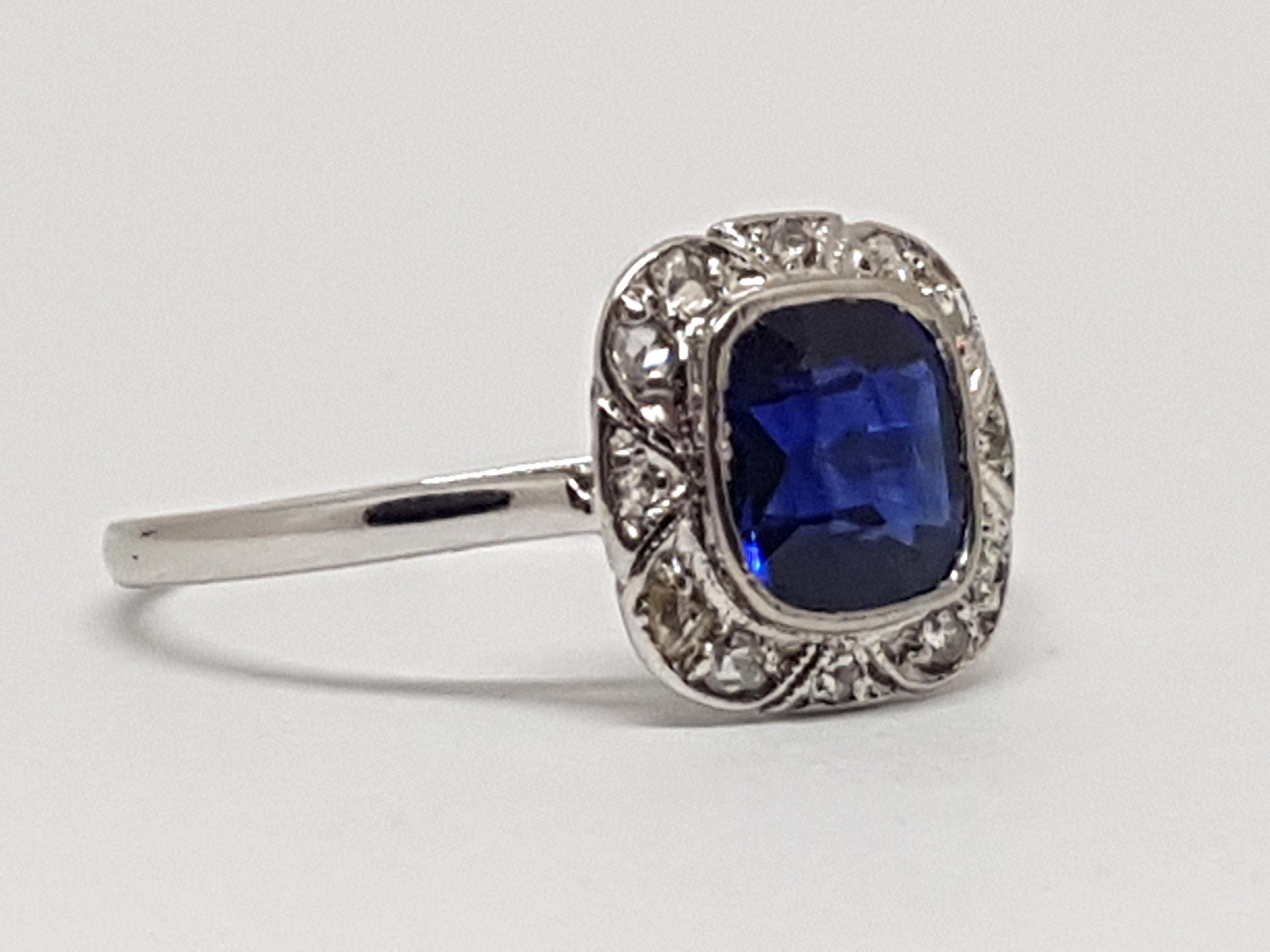 Round Cut 1.62 Carat White Gold Diamond Sapphire Ring For Sale