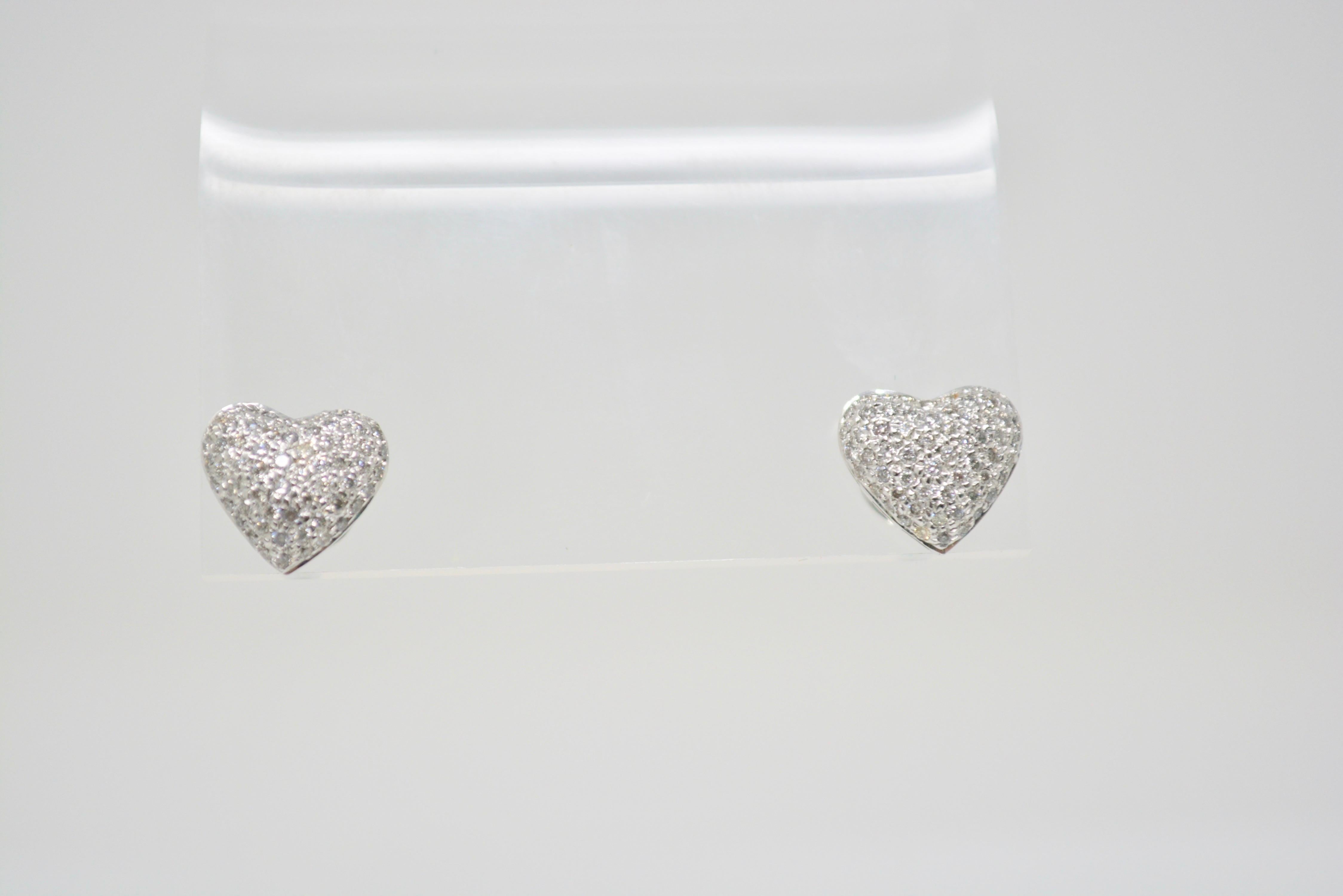 Dreiteiliges Set aus 1,62 Karat weißem rundem Brillant-Diamant in Herzform mit Anhänger im Angebot 1