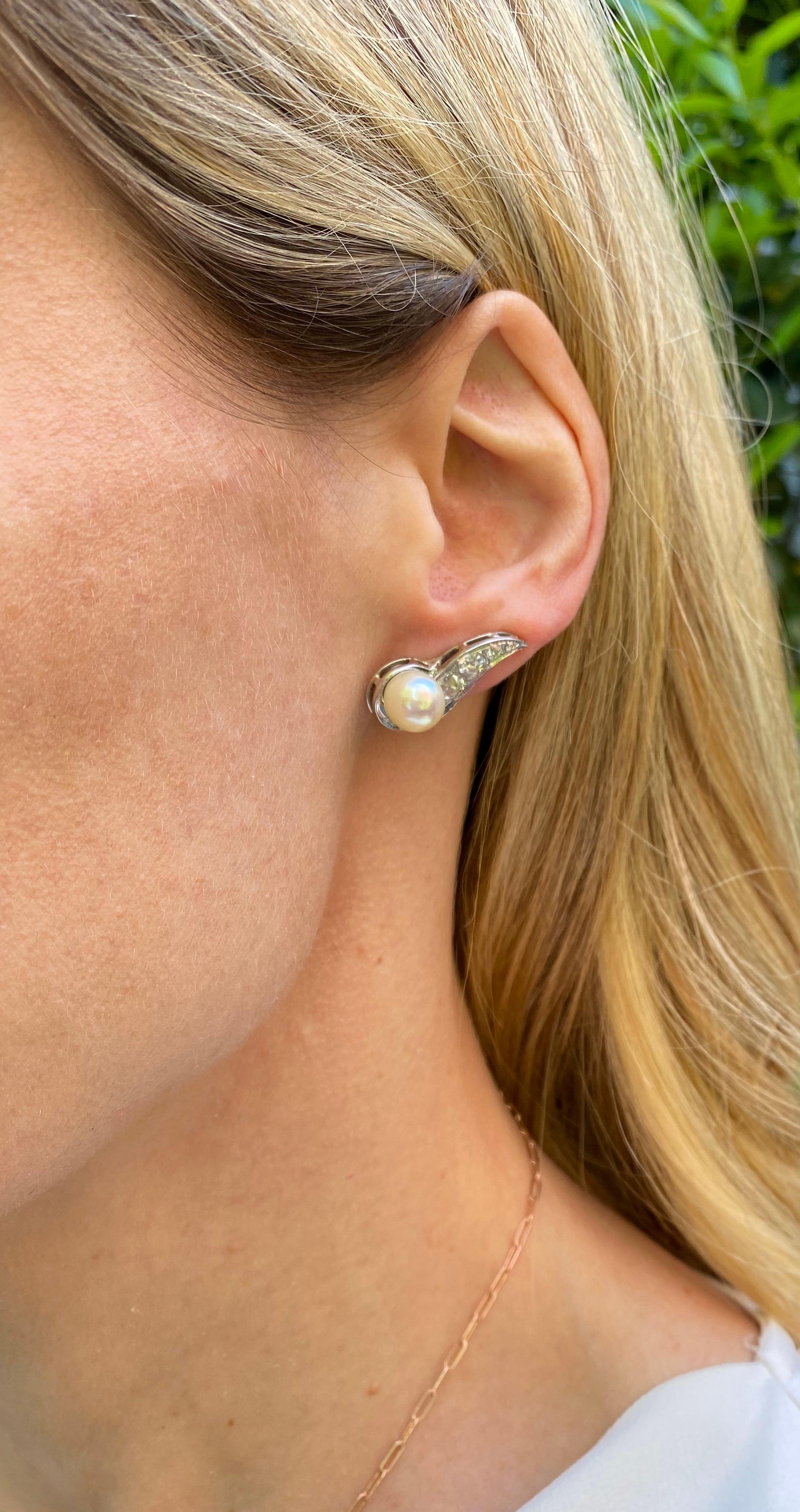 Modernista Orecchini con diamanti da 1,62 carati e perle Akoya in oro bianco 14 carati in vendita