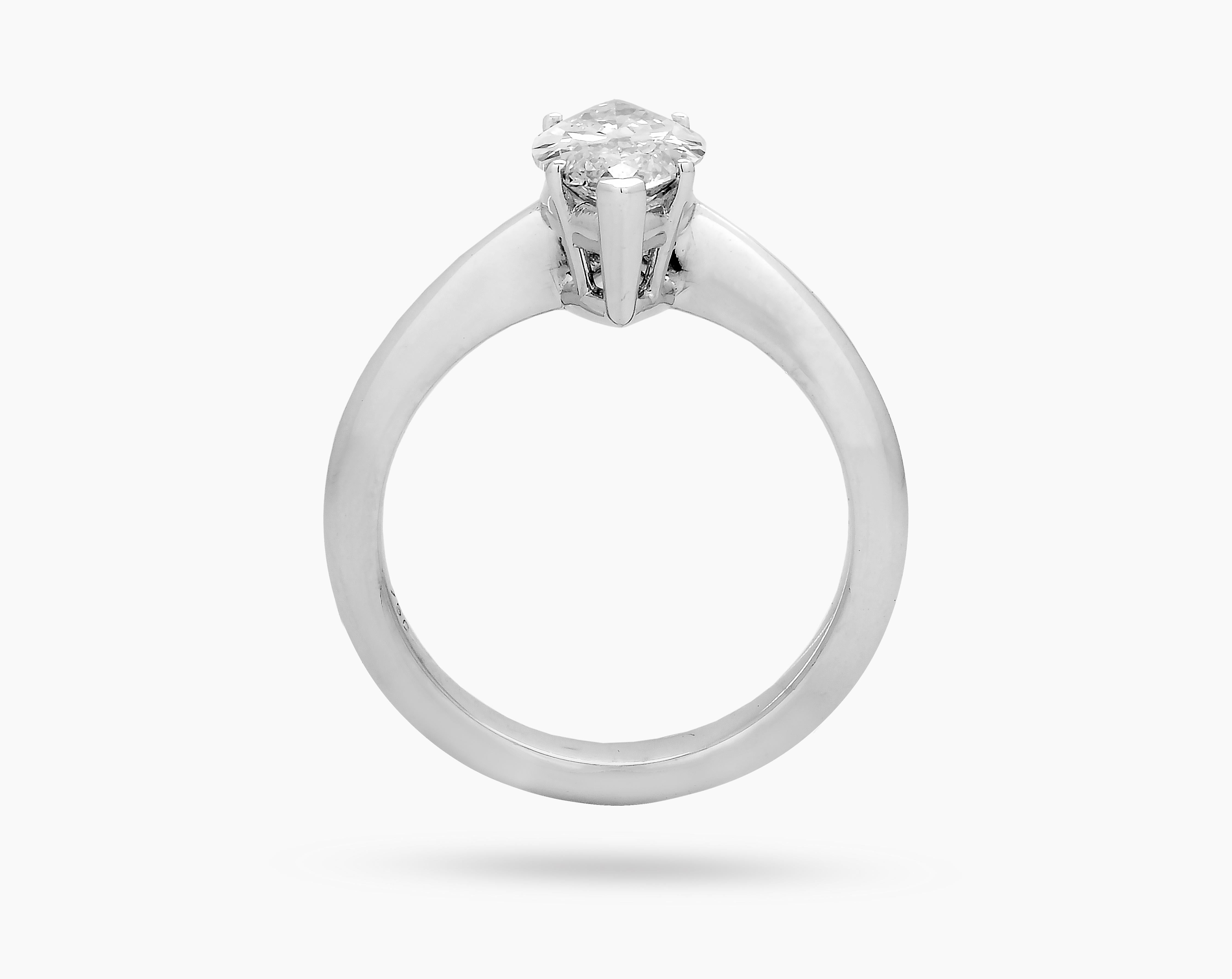 Contemporary 1.62 ct Marquise Shape IGI Solitaire Ring in 18k White Gold For Sale