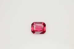 1,62 Karat Facettierter lebhaft rosa Spinell