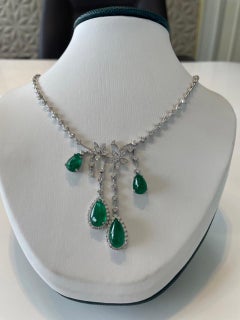 Halskette mit 16,20 Karat sambischen Birnenkappen und Diamanten