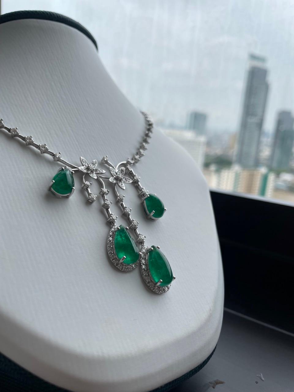 Taglio a goccia Collana di diamanti e pera dello Zambia da 16,20 carati in vendita