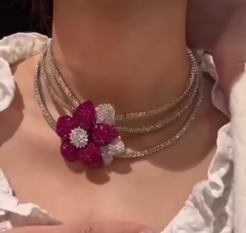 Women's 16.20 Cts Princess Shape Rubies 11.40 Cts Diamond Choker Necklace 14K White Gold For Sale
