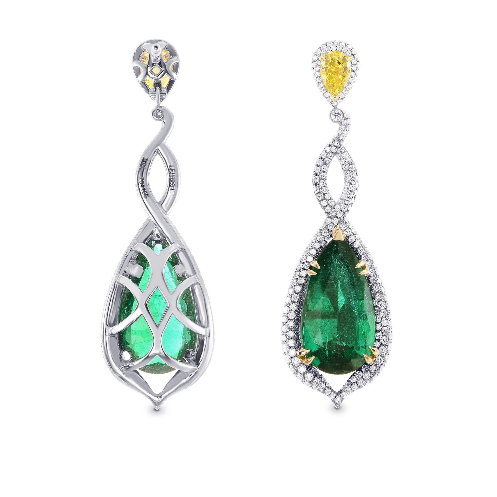 Moderno Orecchini a goccia con smeraldo verde dello Zambia e diamanti gialli intensi da 16,20 cts tw in vendita