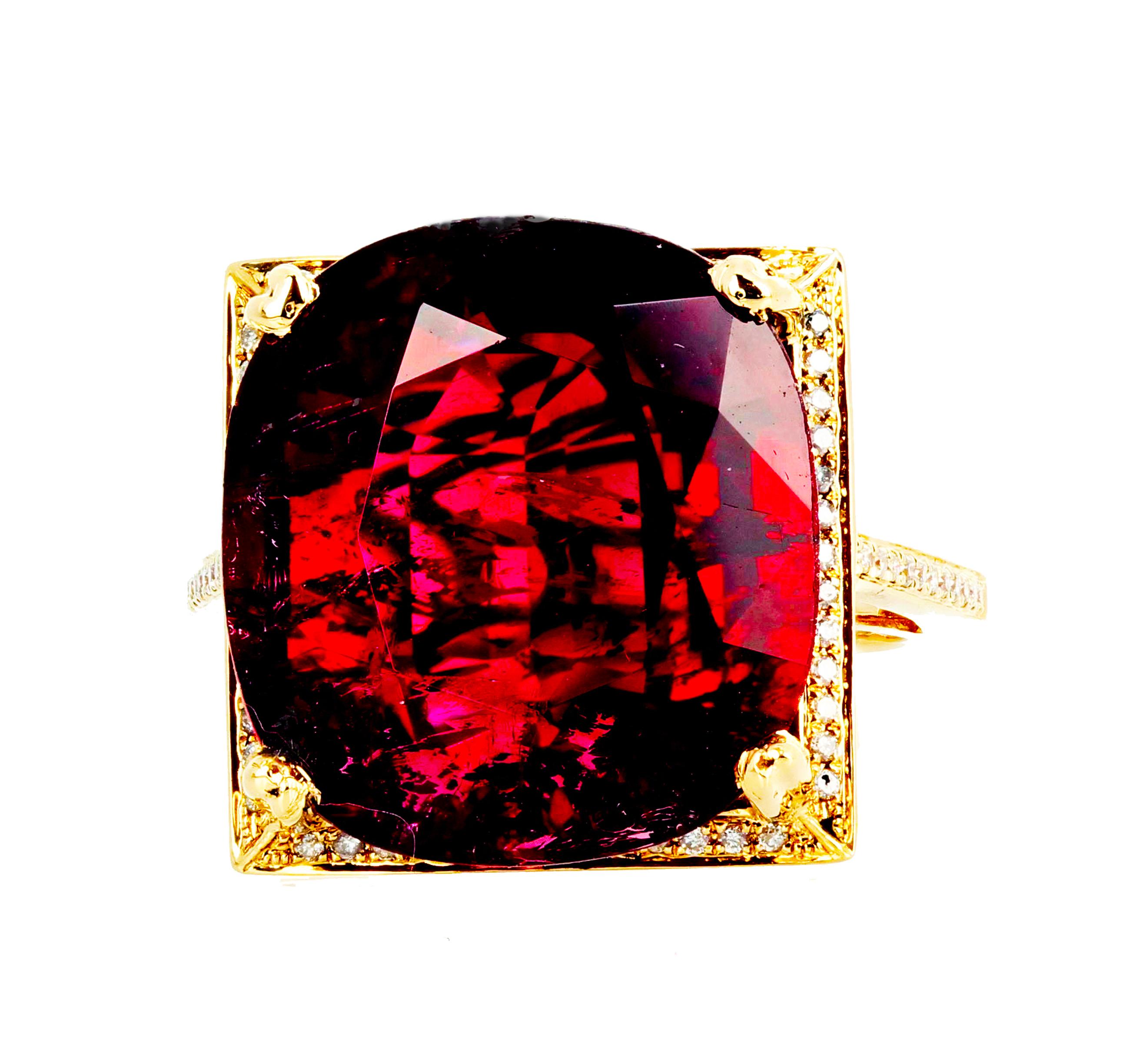 AJD Glittering 16.21 Ct. Clear Red Tourmaline & Diamond 14 Kt. Yellow Gold Ring For Sale 1
