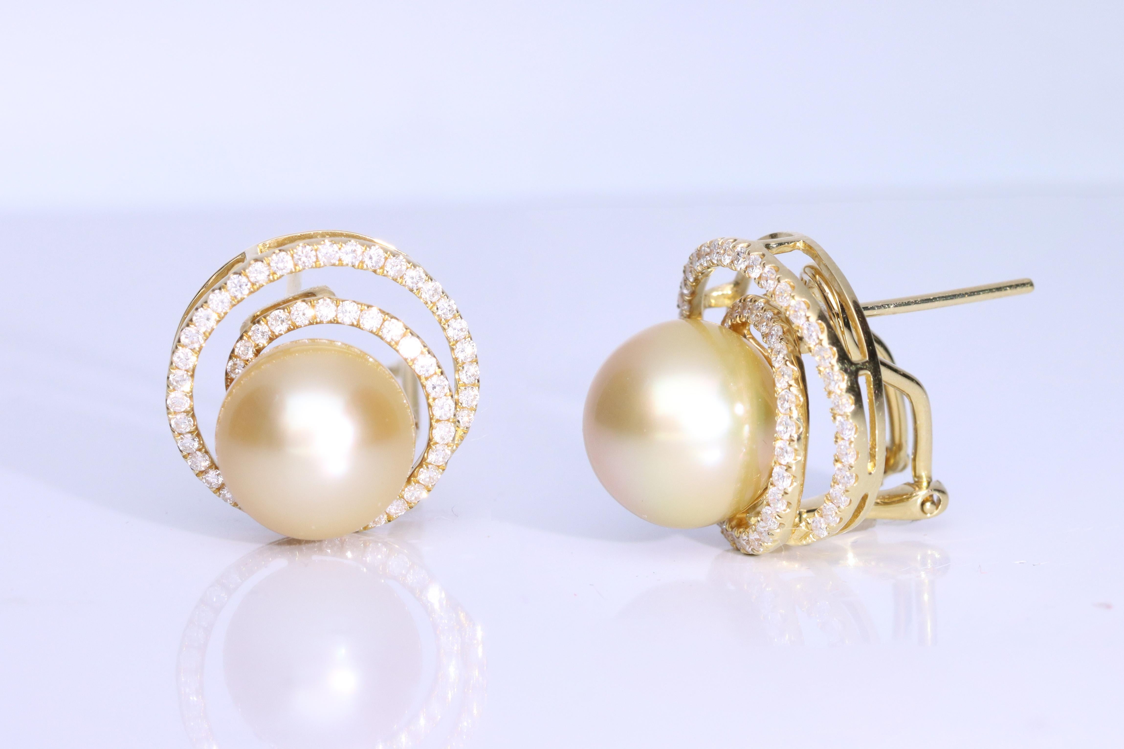 Round Cut 16.22 Carat South sea Pearl Diamond accents 18K Yellow Gold Earring. For Sale