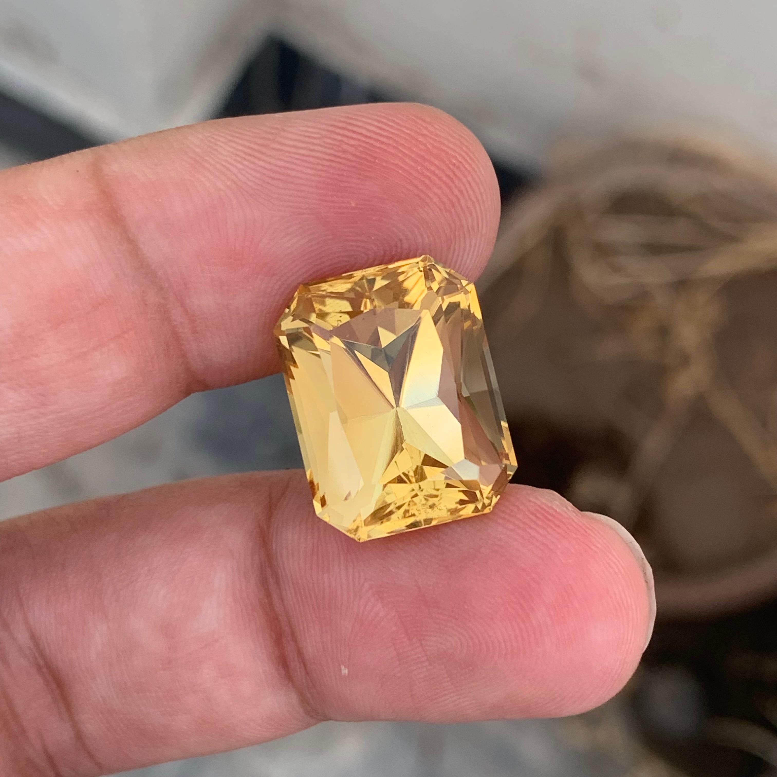 16,25 Karat Natürlicher Citrin im Scherenschliff Edelstein für Damen oder Herren im Angebot