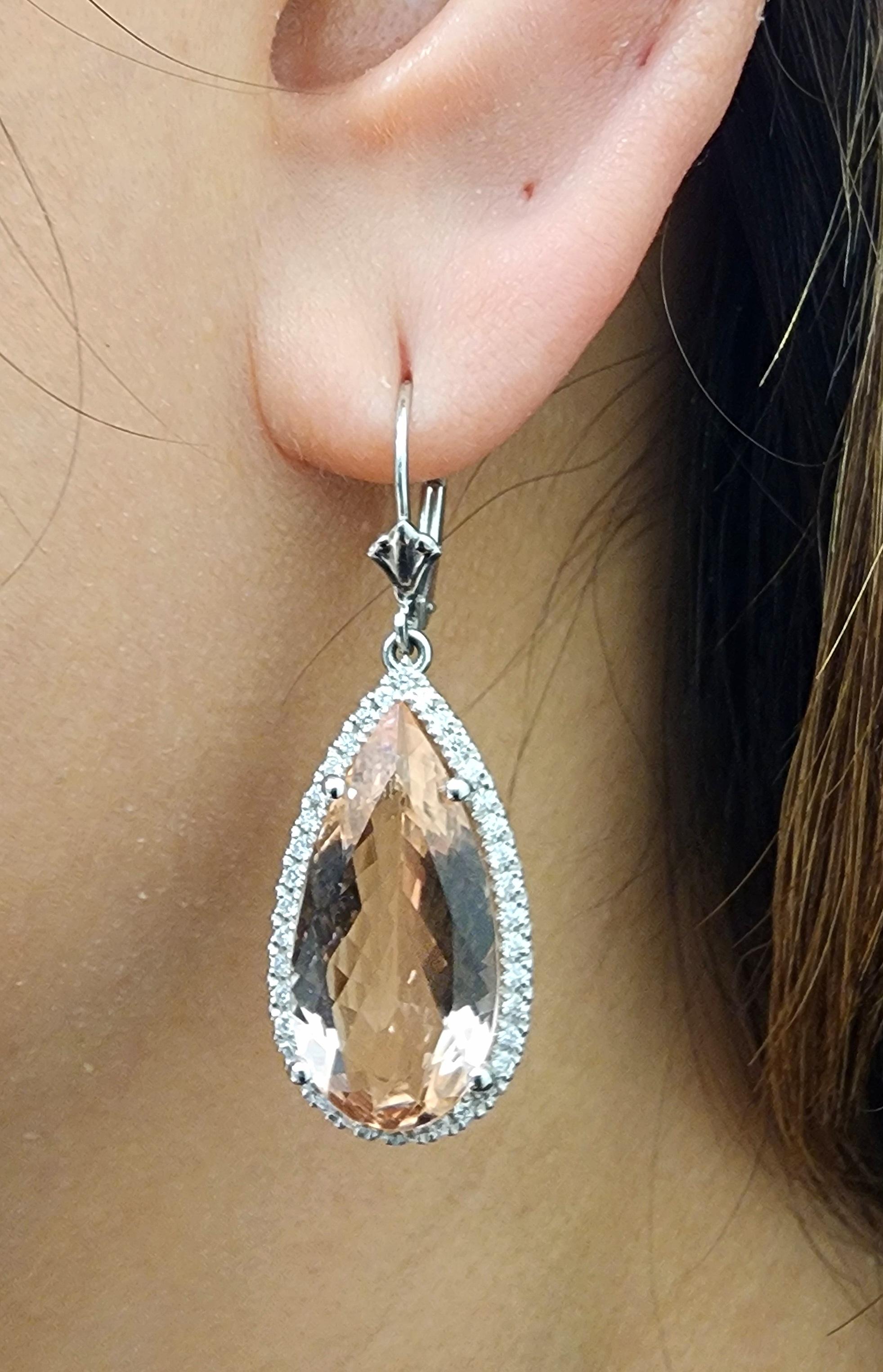 16,28 Karat Morganit & Diamant-Ohrringe (Tropfenschliff) im Angebot