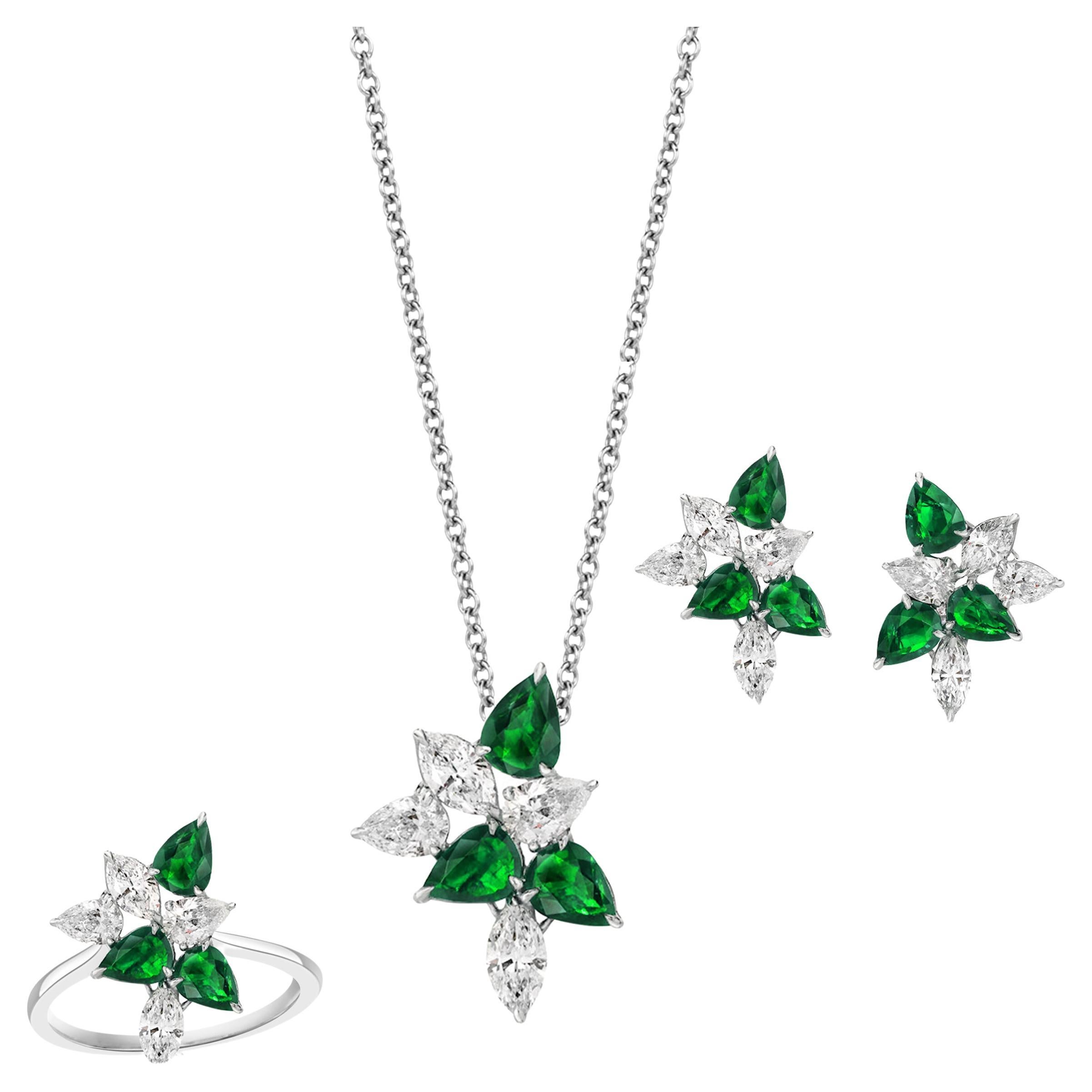 16.29 Carats Emerald and Pear Shaped Diamond Cluster Set For Sale