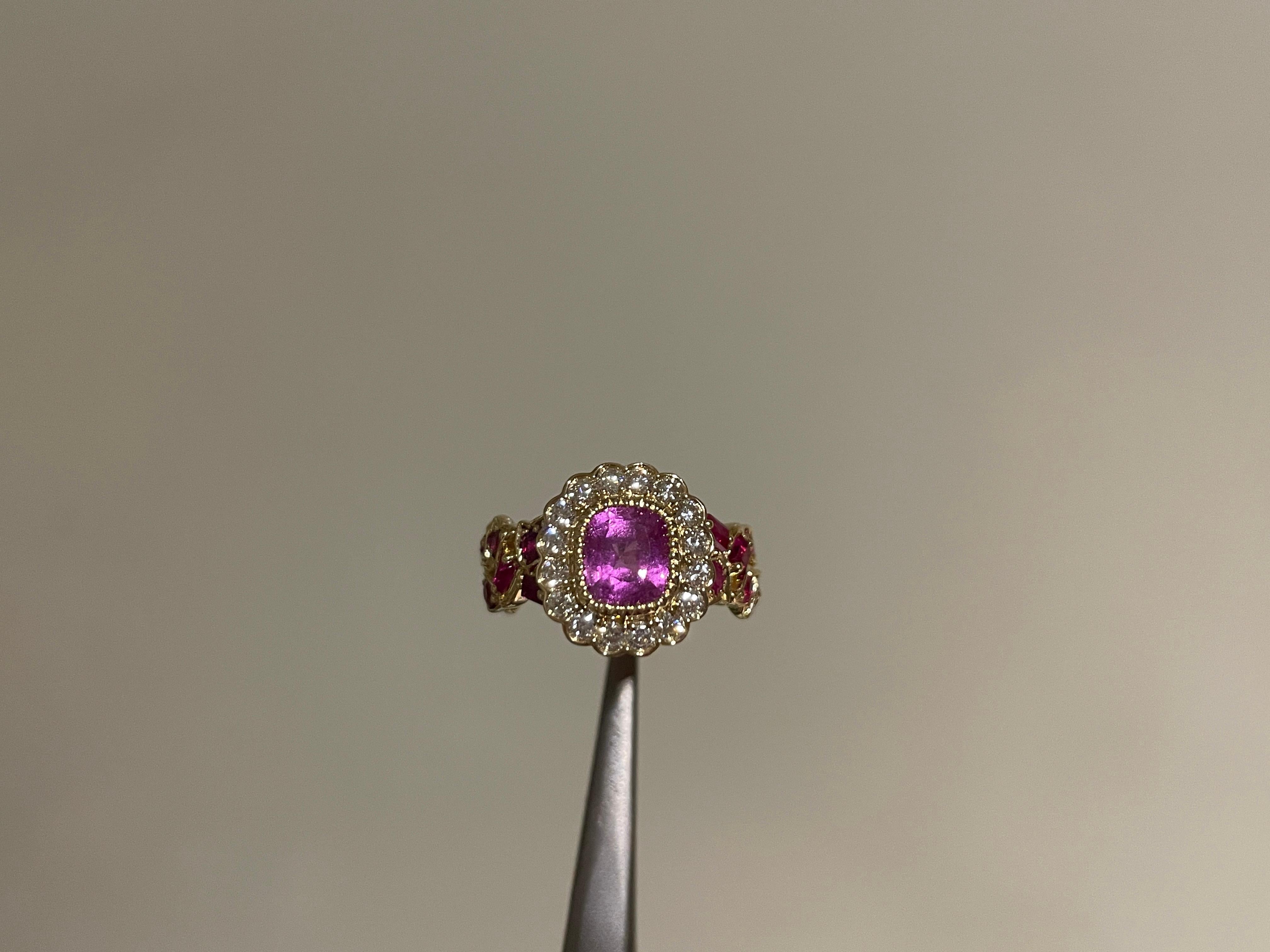1,62 Karat burmesischer unbehandelter rosa Saphirring mit unbehandeltem burmesischem Rubin und Diamant (Ovalschliff) im Angebot