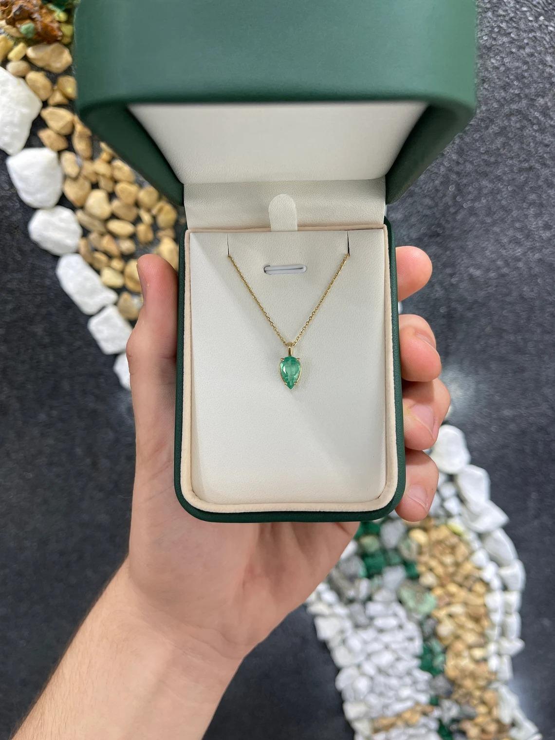 Women's 1.62cts 14K Colombian Emerald-Pear Cut Solitaire Gold Split Bale 4Prong Pendant For Sale