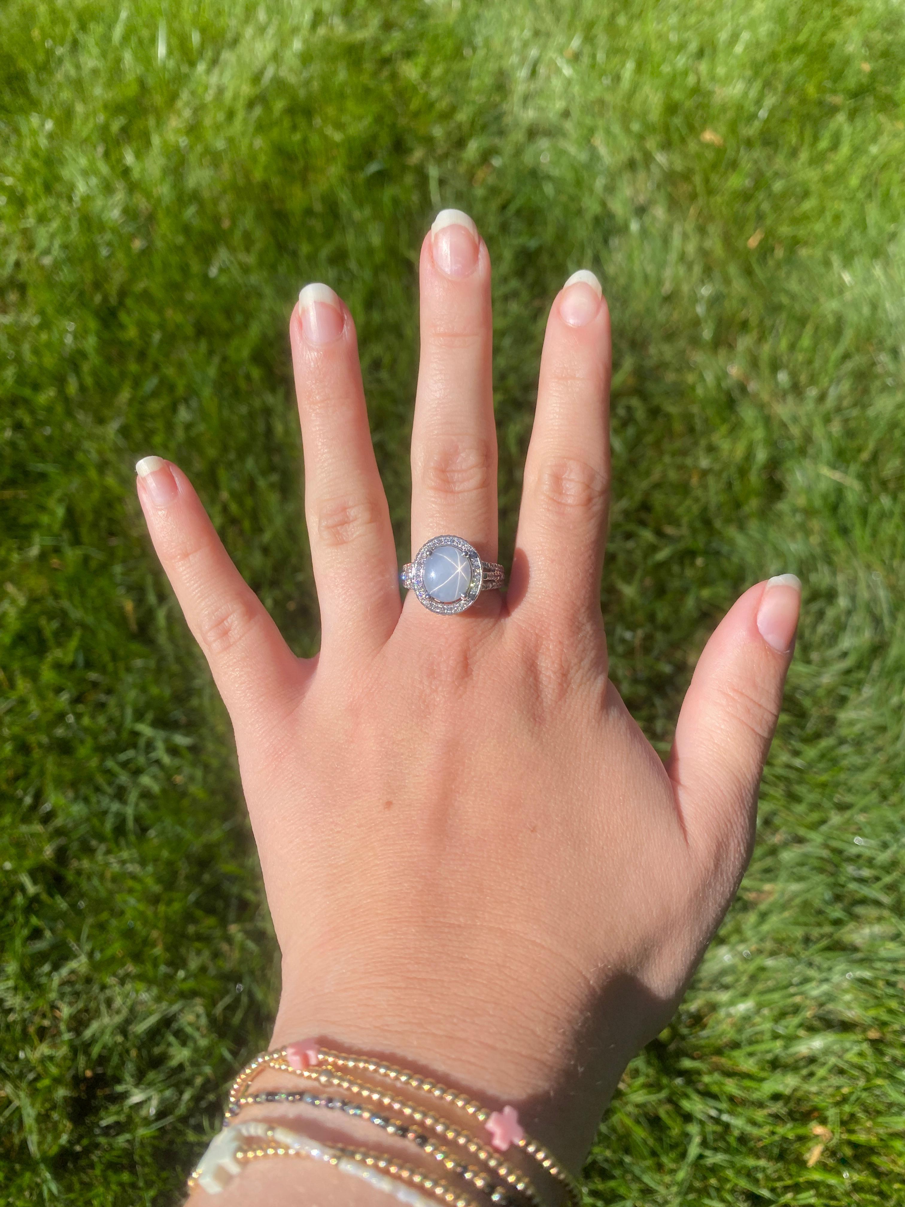 1.62ctw Star Sapphire & Diamond Halo Ring, 18k White Gold, Ring Size 8 For Sale 1