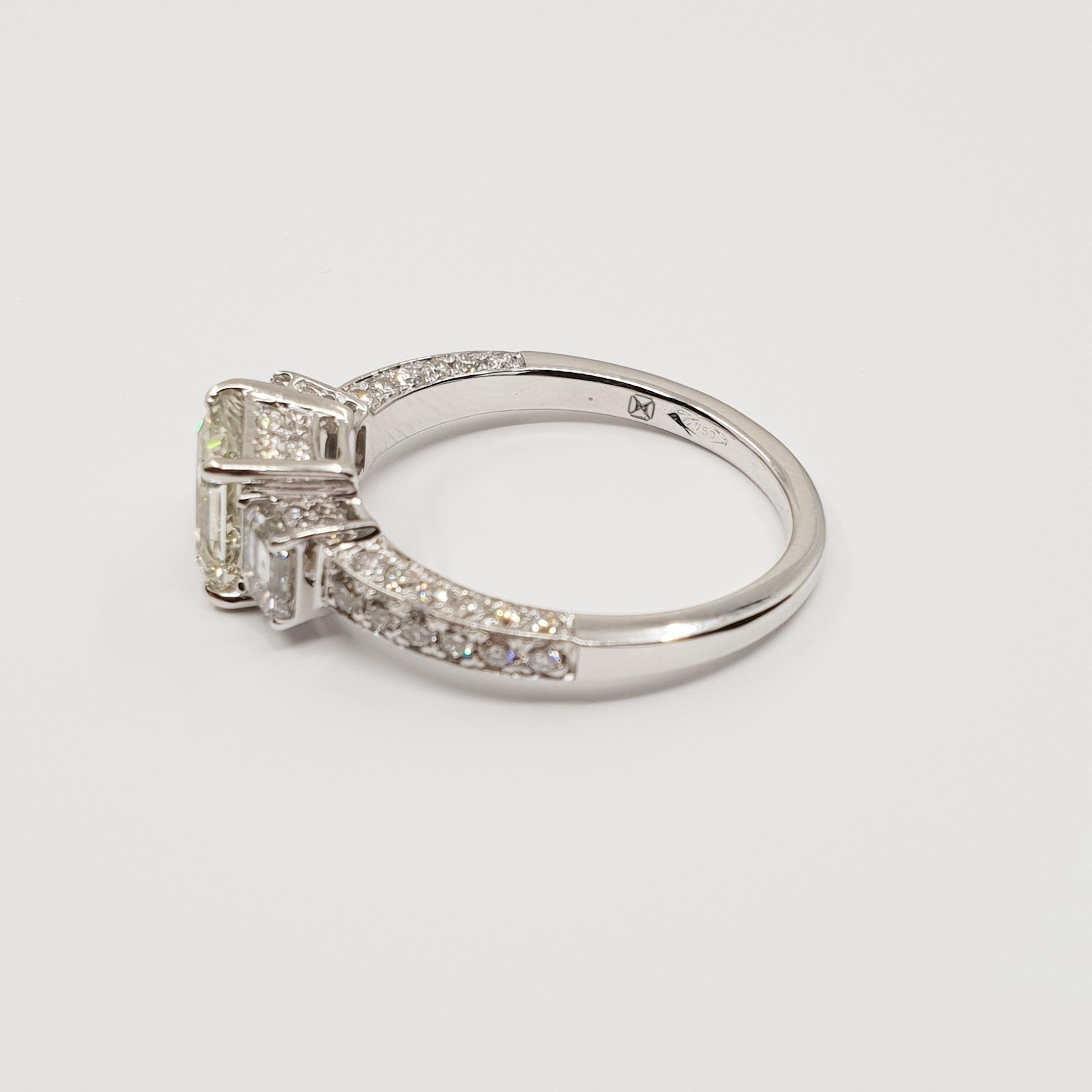 1.63 Carat Asscher Diamond Ring I/VVS 18k Gold, Baguette and Brilliant Sides For Sale 6