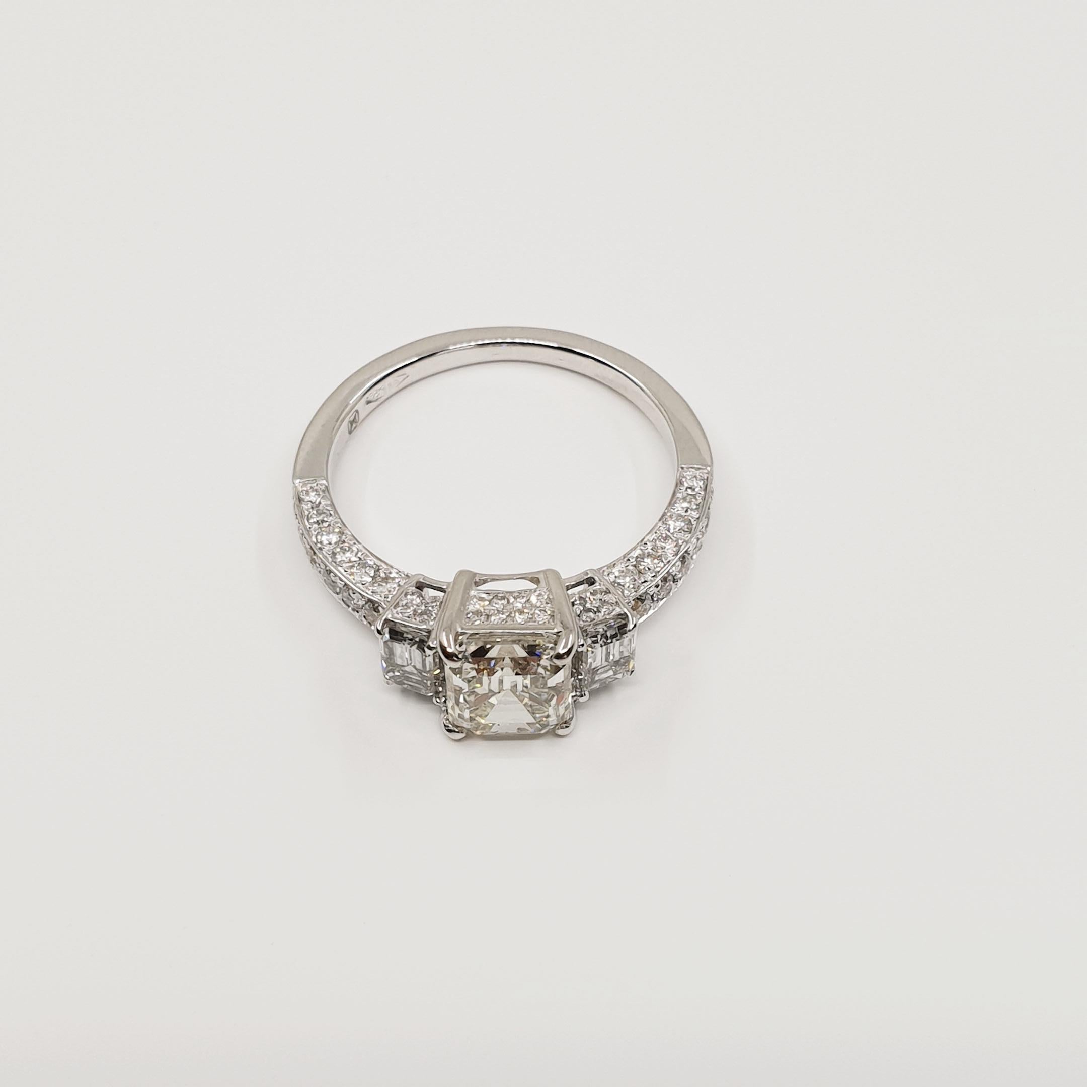 1.63 Carat Asscher Diamond Ring I/VVS 18k Gold, Baguette and Brilliant Sides For Sale 1