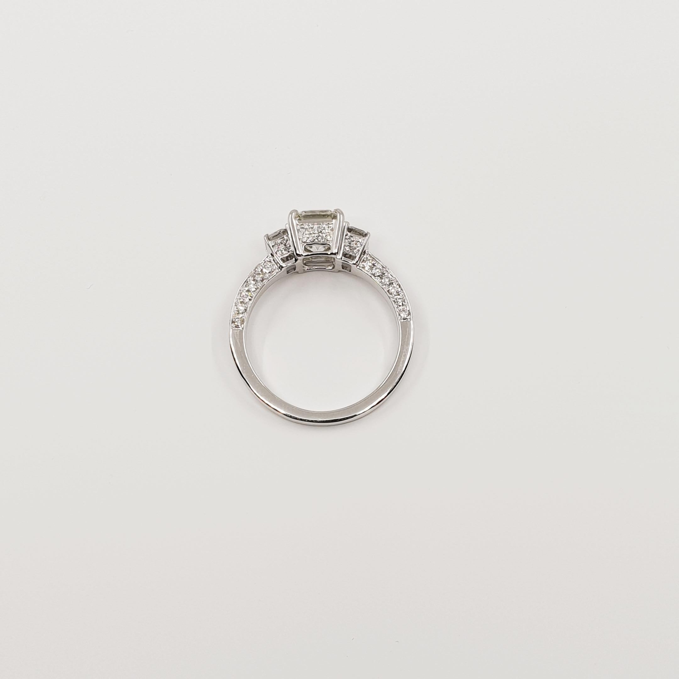 1.63 Carat Asscher Diamond Ring I/VVS 18k Gold, Baguette and Brilliant Sides For Sale 2
