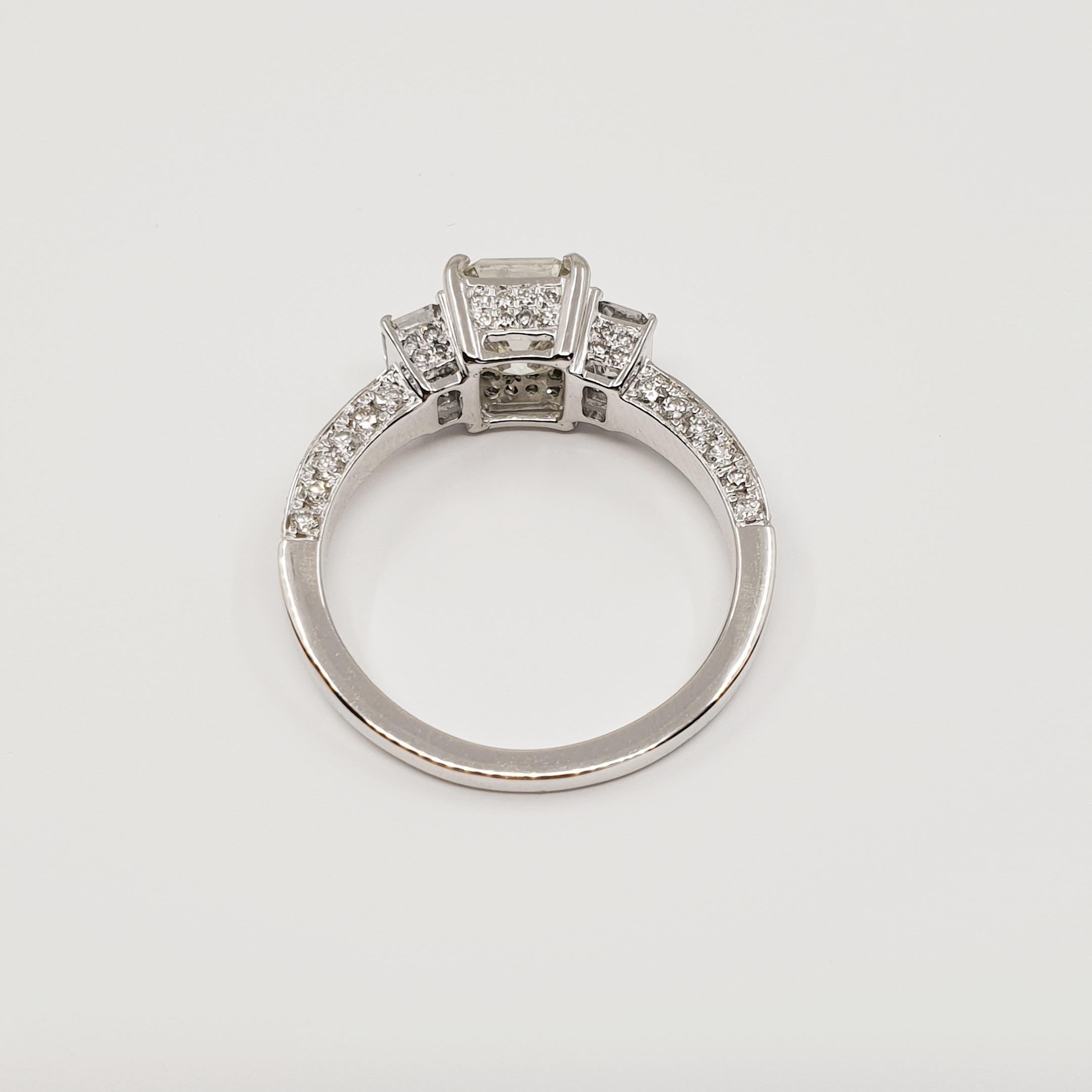 1.63 Carat Asscher Diamond Ring I/VVS 18k Gold, Baguette and Brilliant Sides For Sale 3