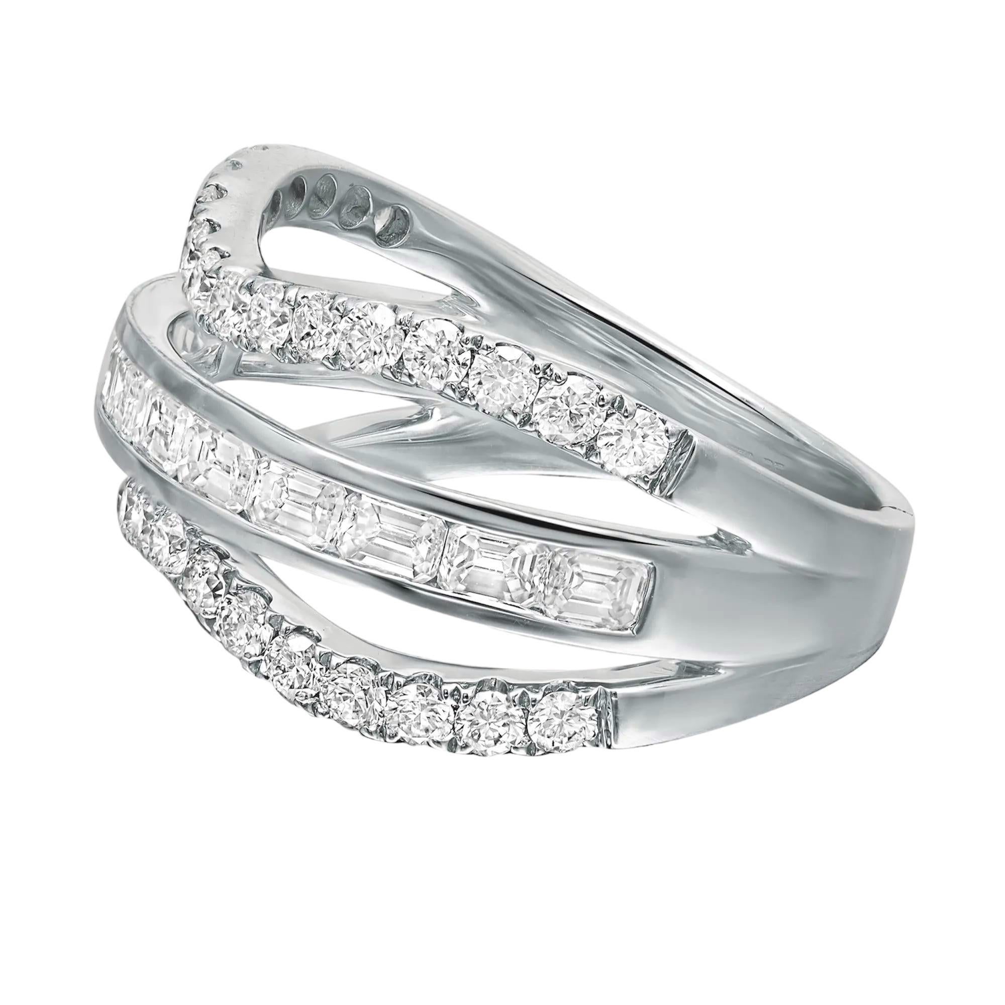 For Sale:  1.60 Carat Emerald and Round Cut Diamond Ring 18K White Gold 2
