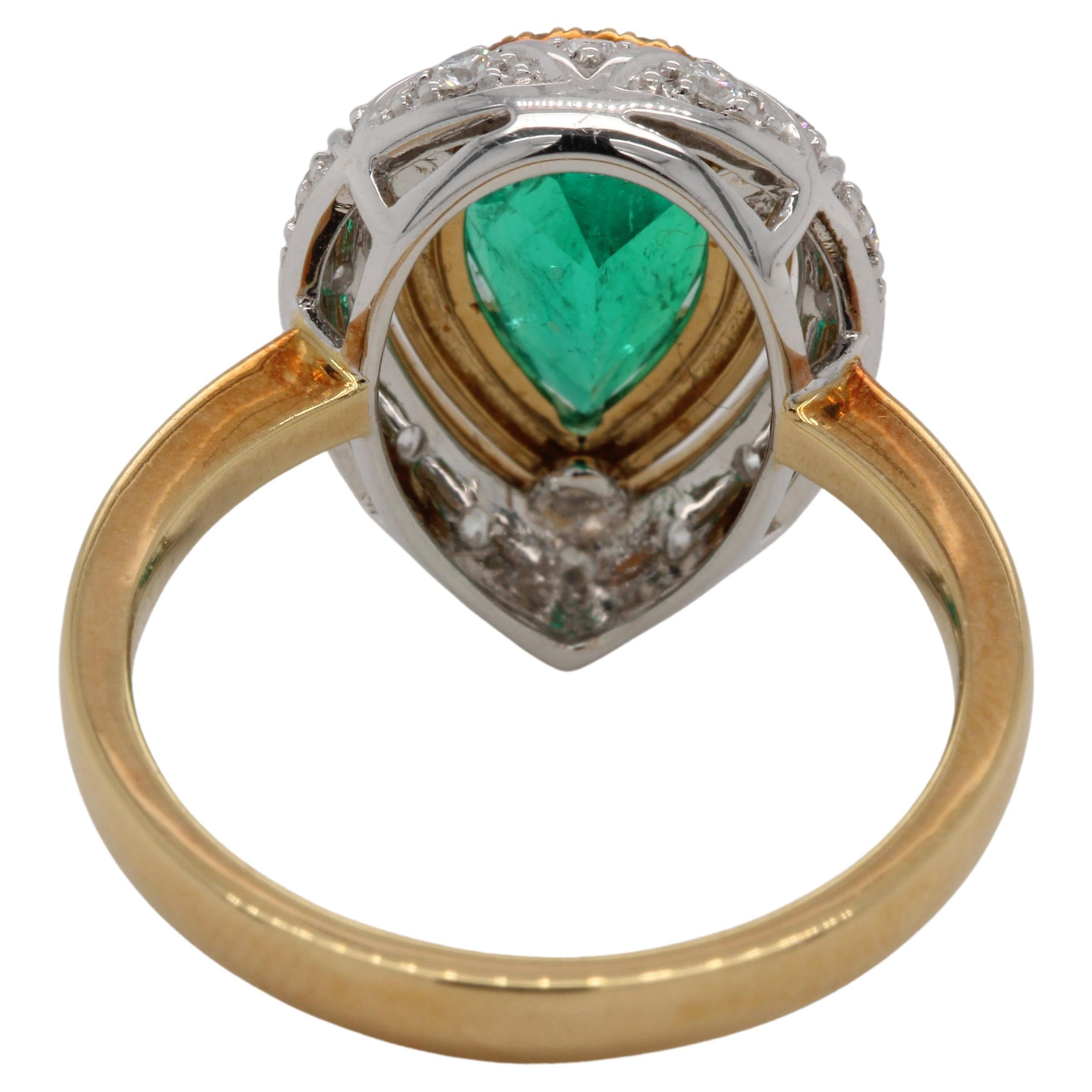 1.63 Carat Emerald And Diamond Wedding Ring In 18 Karat Gold For Sale 5