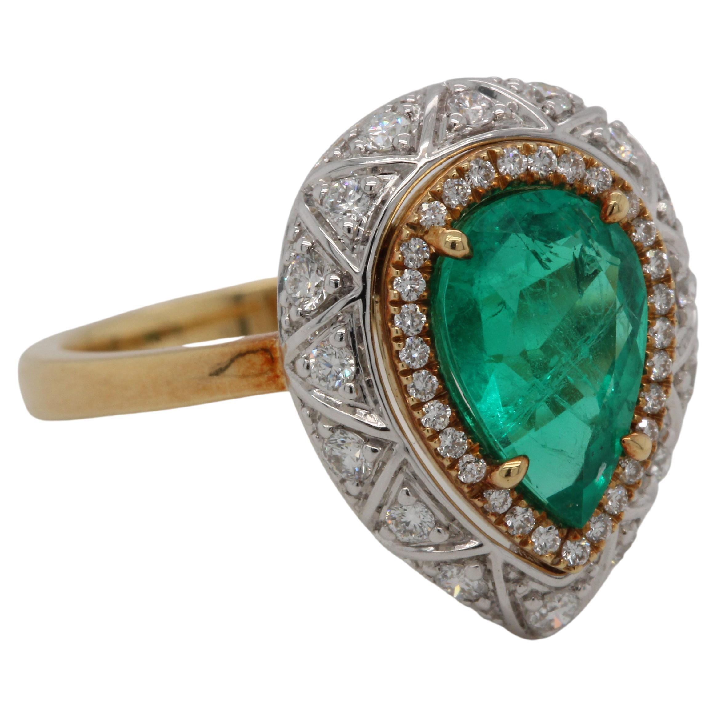 Pear Cut 1.63 Carat Emerald And Diamond Wedding Ring In 18 Karat Gold For Sale