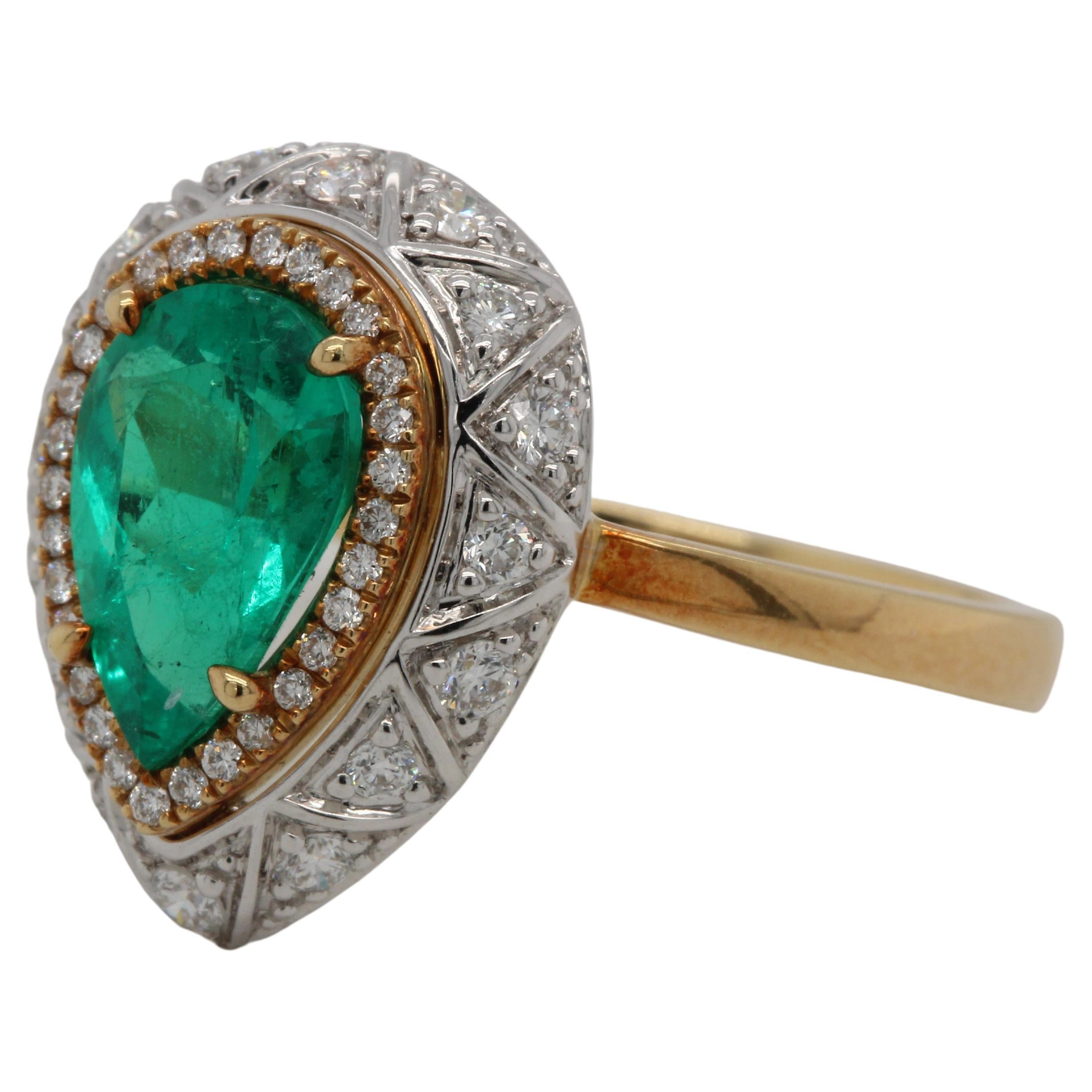1.63 Carat Emerald And Diamond Wedding Ring In 18 Karat Gold For Sale 1