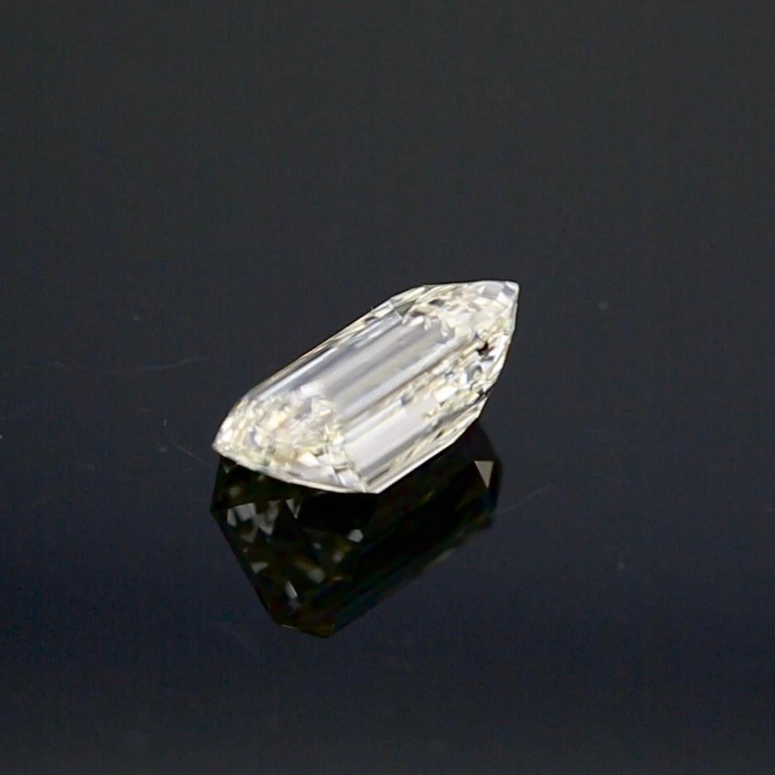 Diamante talla esmeralda de 1,63 quilates - Color K / Claridad VS1 - Certificado GIA en venta 2