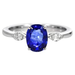Bague en or blanc 18 carats, saphir bleu royal naturel de 1,63 carat et diamants