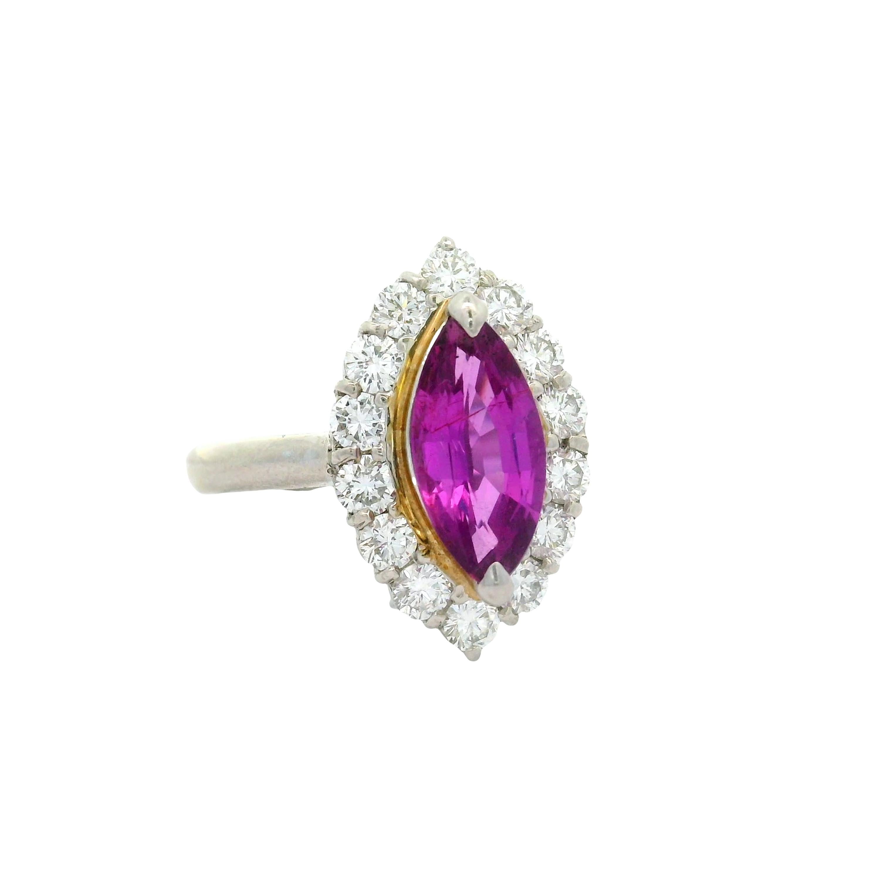Anillo de platino con diamante zafiro rosa sin calor de 1.63 quilates, certificado GIA Contemporáneo en venta