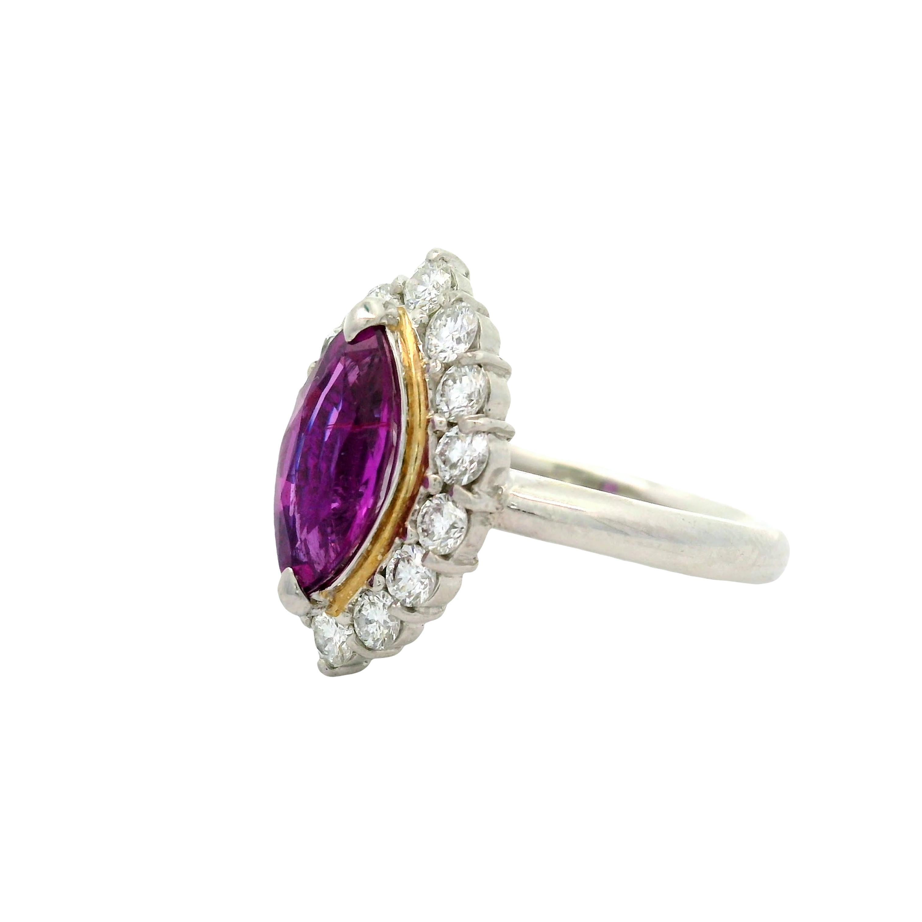Anillo de platino con diamante zafiro rosa sin calor de 1.63 quilates, certificado GIA en Excelente estado para la venta en Beverly Hills, CA