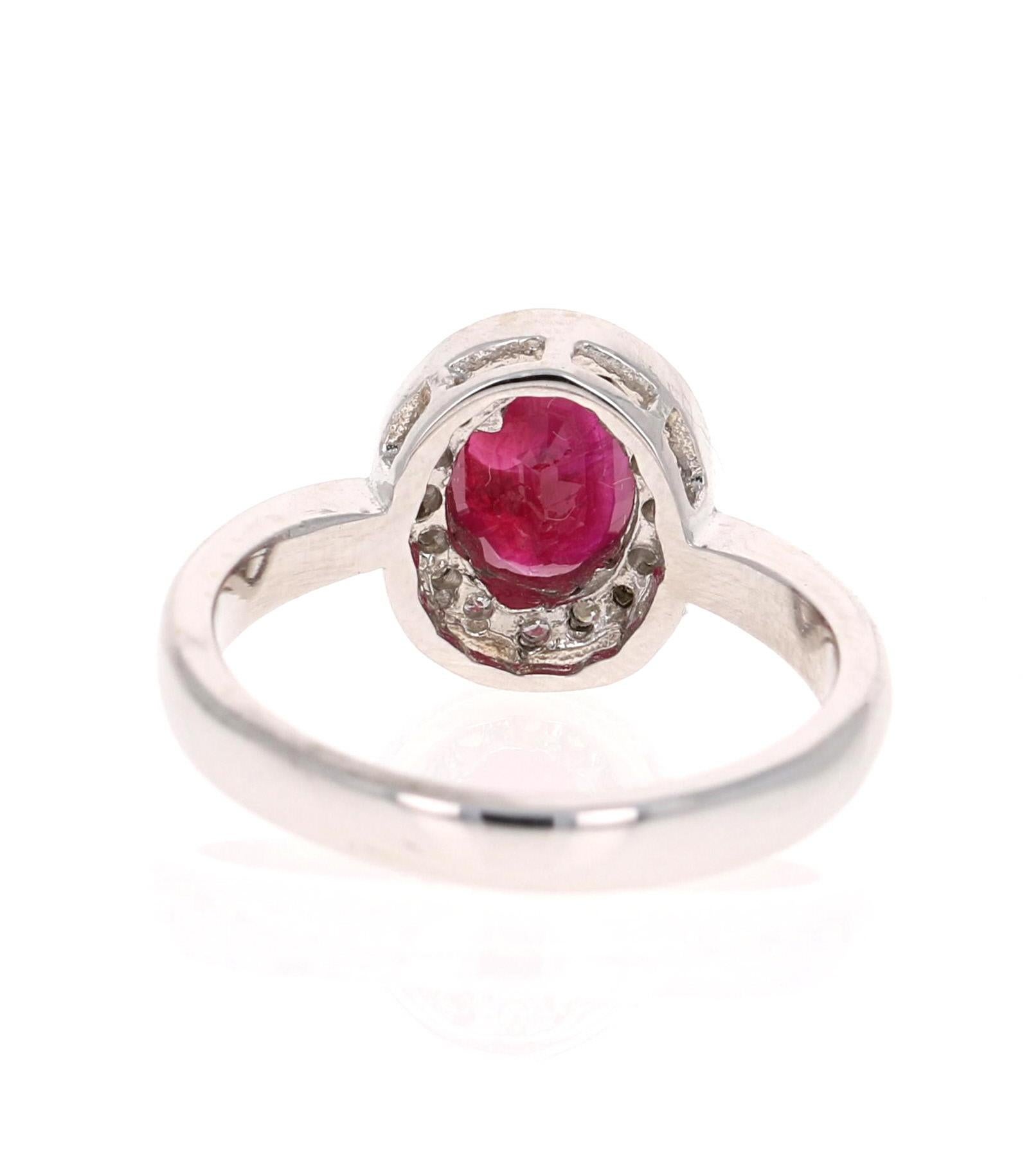 Taille ovale Bague en or blanc 14 carats avec diamants et rubis de 1,63 carat en vente