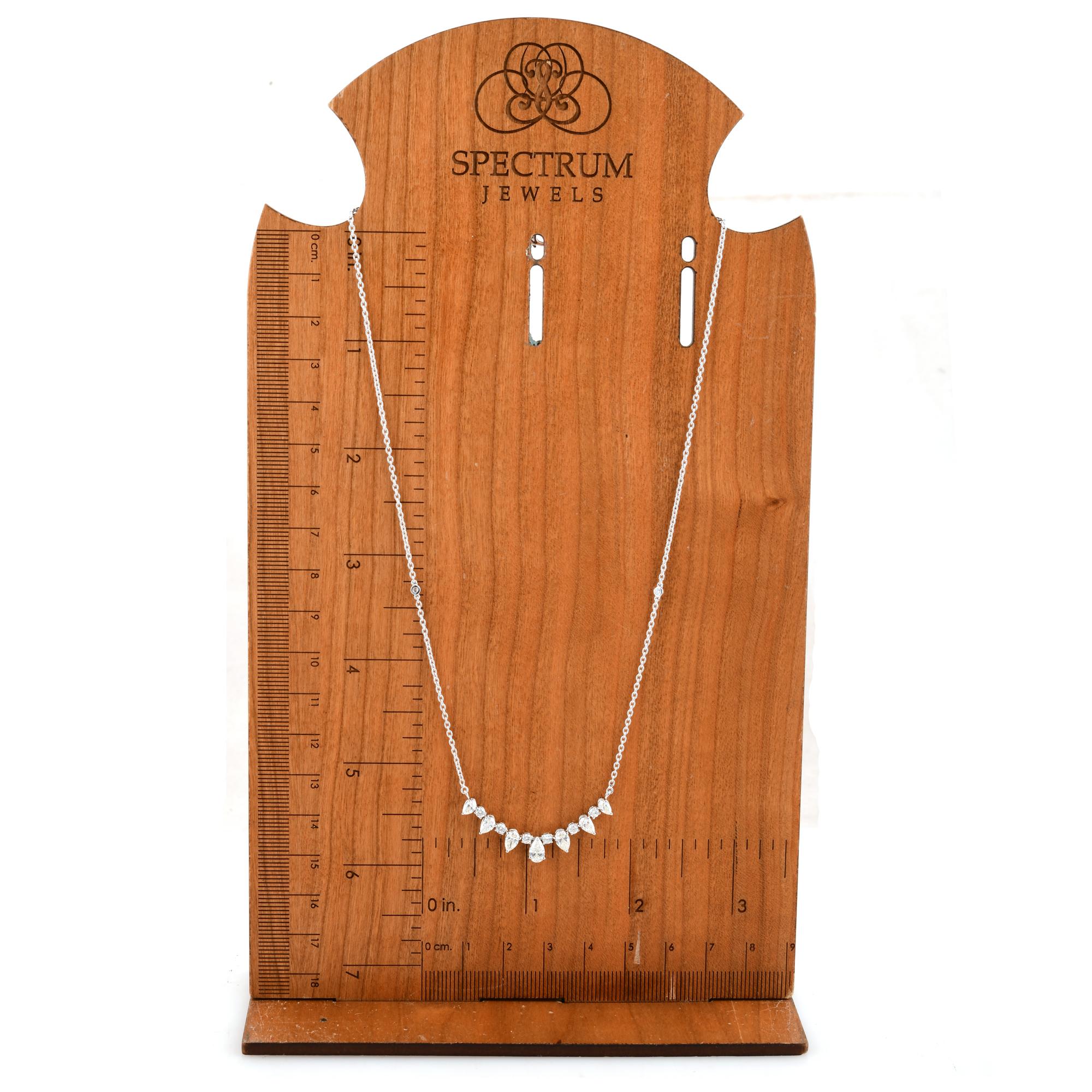 1.63 Karat SI Reinheit HI Farbe Birnenförmige runde Diamant-Halskette 18 Karat Weißgold (Tropfenschliff) im Angebot