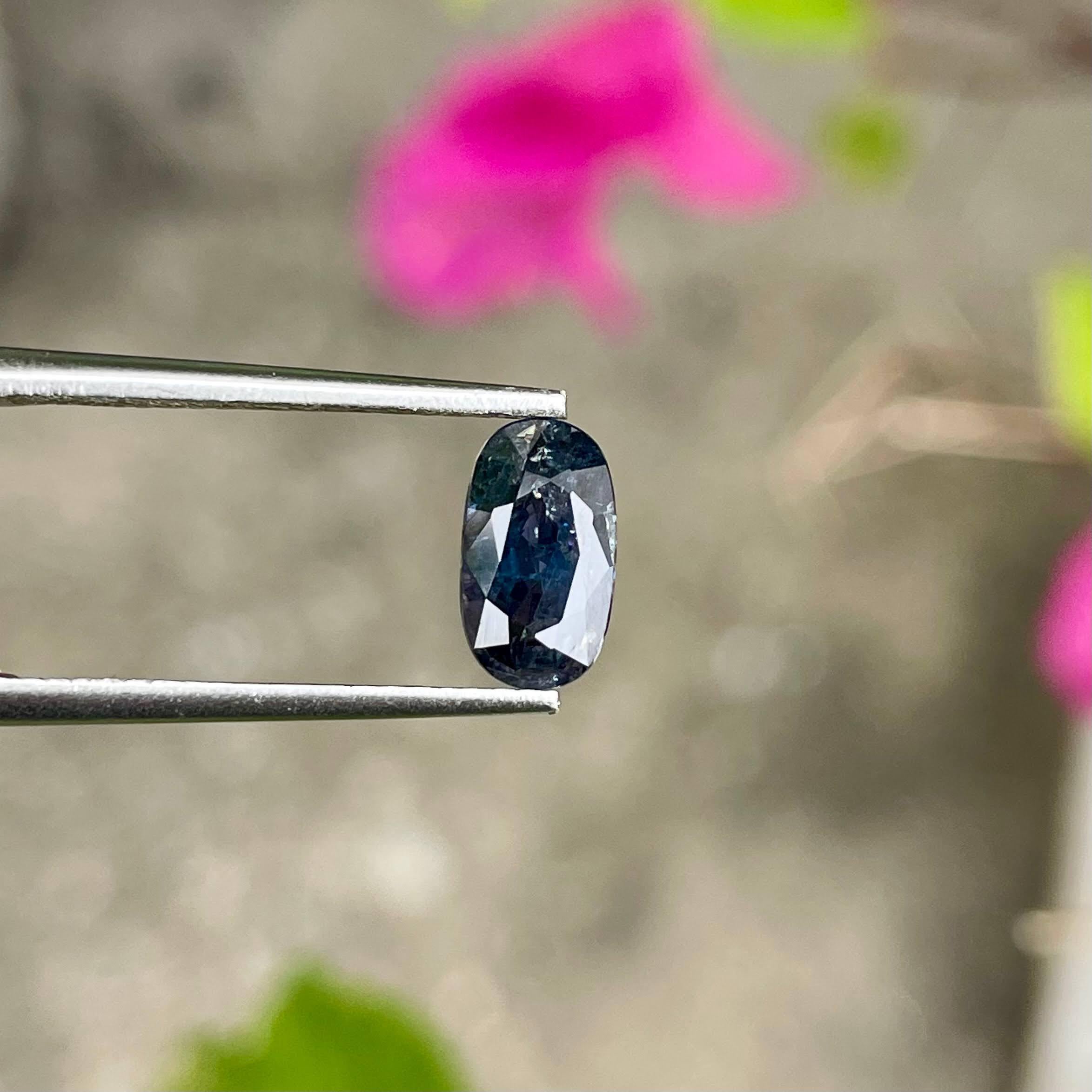 Weight 1.63 carats 
Dimensions 8.55x4.9x4.1 mm
Treatment none 
Origin Sri Lanka 
Clarity included 
Shape oval
Cut Faceted 



his exquisite gemstone is a 1.63 carat natural color change sapphire, showcasing the remarkable beauty and unique
