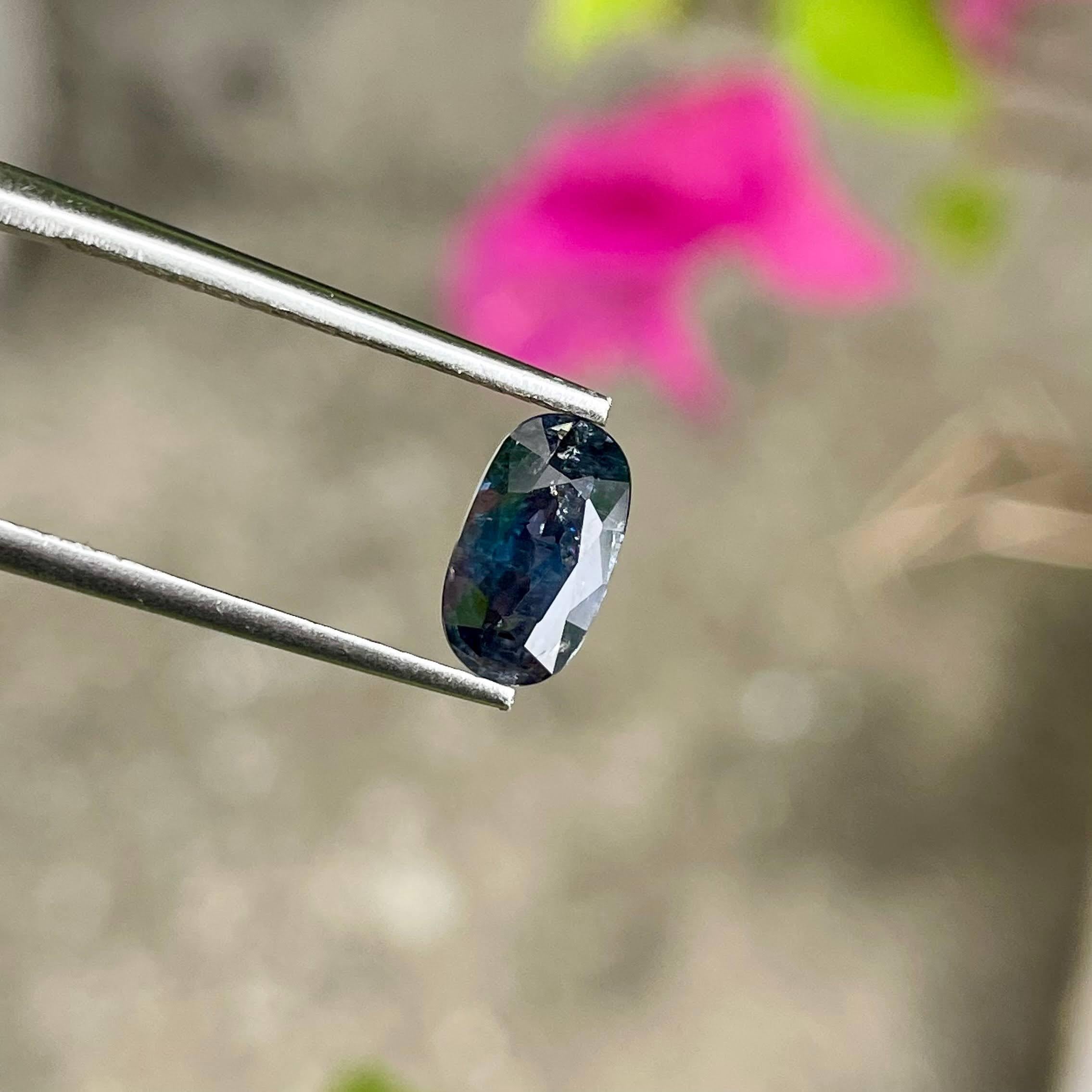Modern 1.63 Carats Natural Color Change Sapphire Stone Oval Cut Sri Lankan Gemstone For Sale
