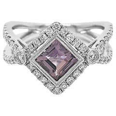 Anillo de oro blanco con zafiro y diamante blanco de 1,63 quilates