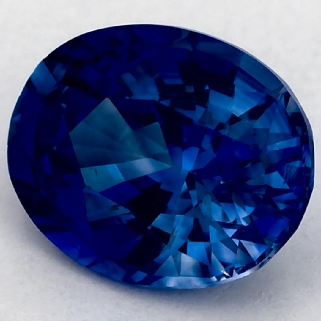 Questo zaffiro blu naturale offre eleganza e raffinatezza. Con la sua ricca saturazione del colore e il taglio preciso, è il centro perfetto per un anello di fidanzamento o un design di gioielli di lusso.

Questo zaffiro proviene dallo Sri Lanka