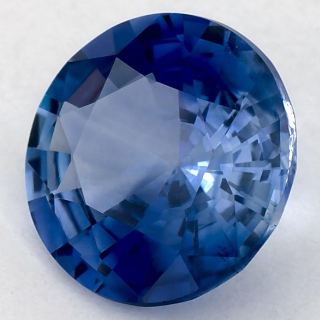 Questo zaffiro blu naturale offre eleganza e raffinatezza. Con la sua ricca saturazione del colore e il taglio preciso, è il centro perfetto per un anello di fidanzamento o un design di gioielli di lusso.

Questo zaffiro proviene dallo Sri Lanka