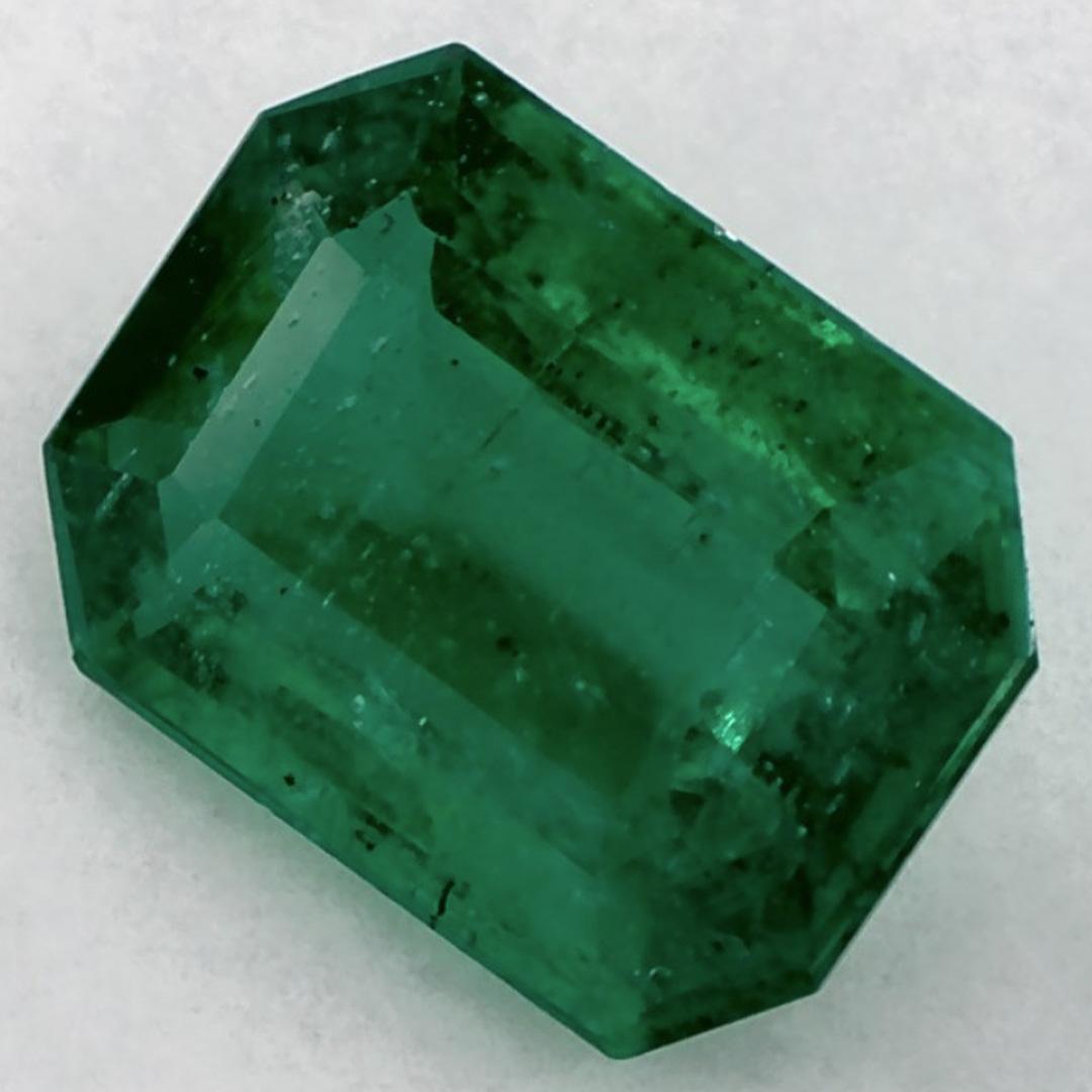 Con un vibrante tono verde, la piedra de nacimiento de mayo es un símbolo del renovado crecimiento primaveral. 

Explora la vibrante colección de esmeraldas, rubíes y zafiros de nuestra tienda, disponibles como gemas sueltas y combinadas con nuestra