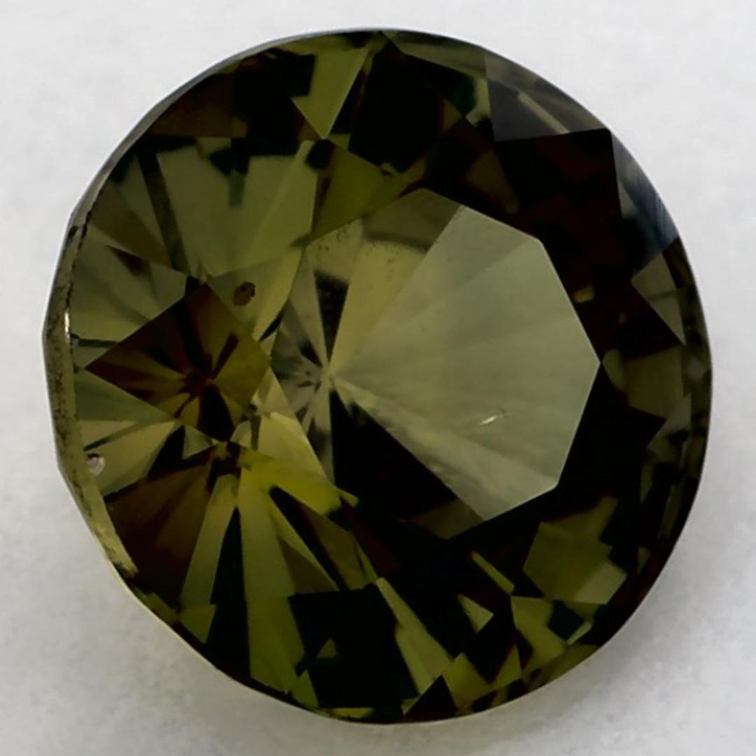 Dieser natürliche grüne Saphir bietet Eleganz und Raffinesse. Mit seiner satten Farbsättigung und seinem präzisen Schliff ist er das perfekte Herzstück für einen Verlobungsring oder ein luxuriöses Schmuckdesign.

Dieser Saphir stammt aus Sri Lanka